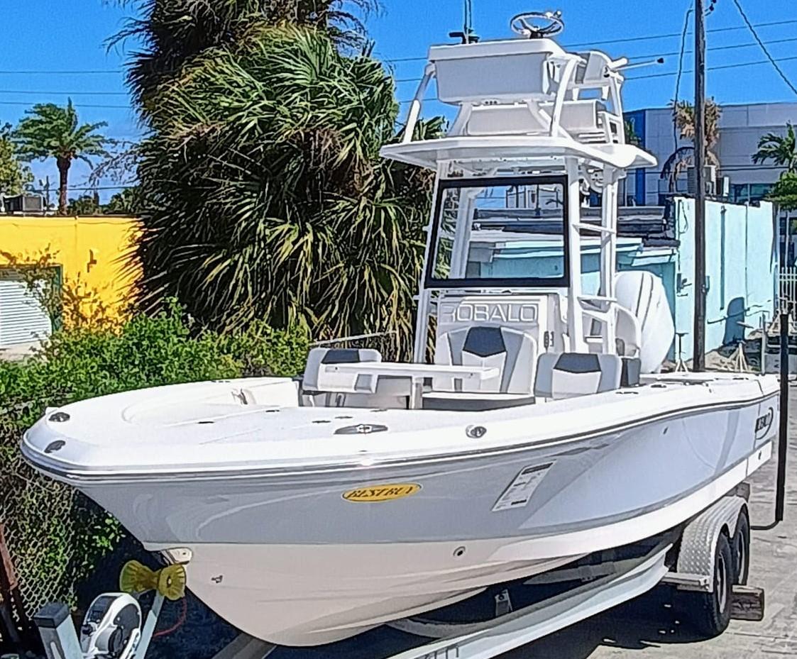 2023-robalo-246-cayman-sd-power-9770427-20250424095755622-1_XLARGE