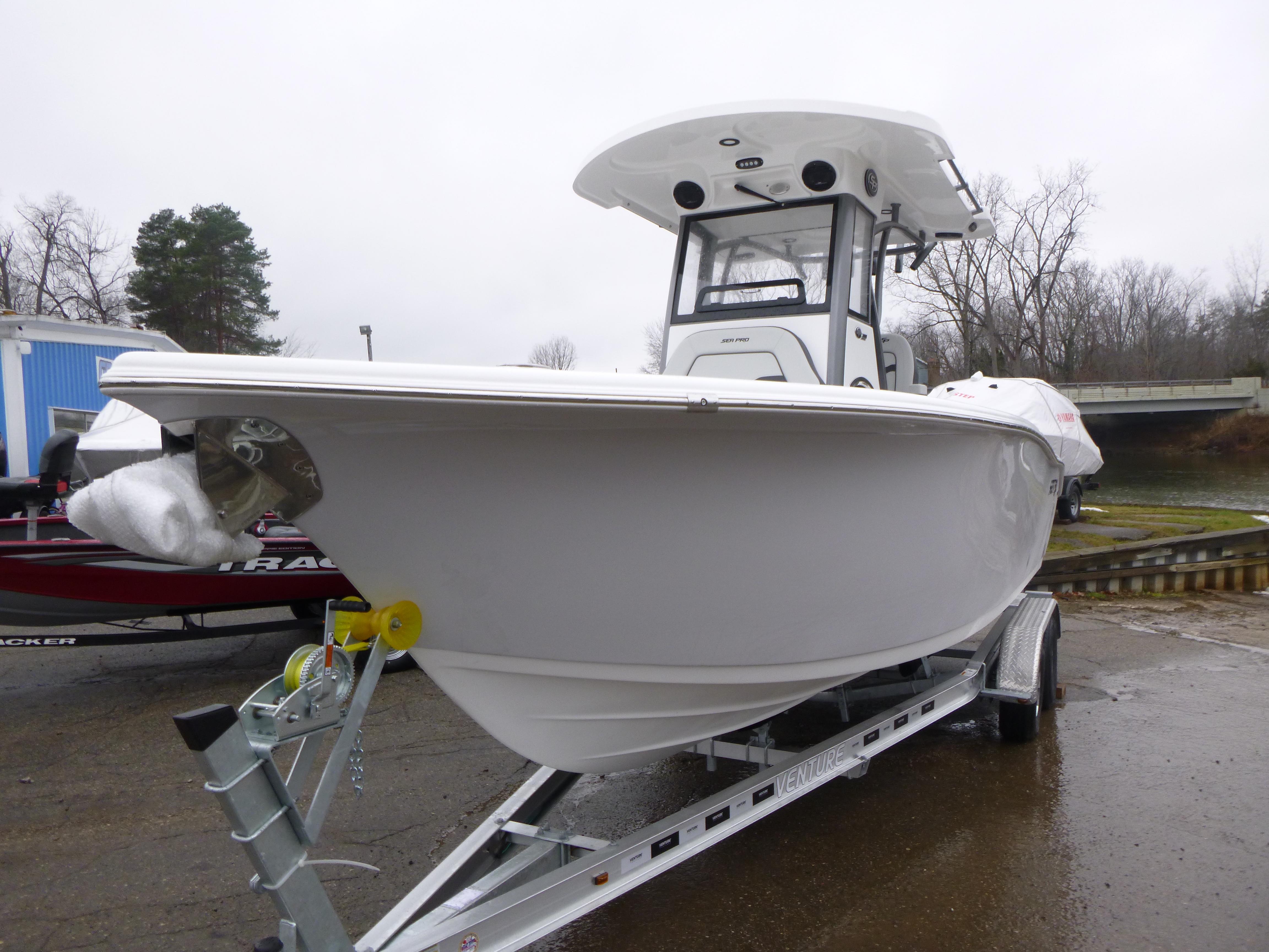 2025 Sea Pro 242 Center Console Gallery