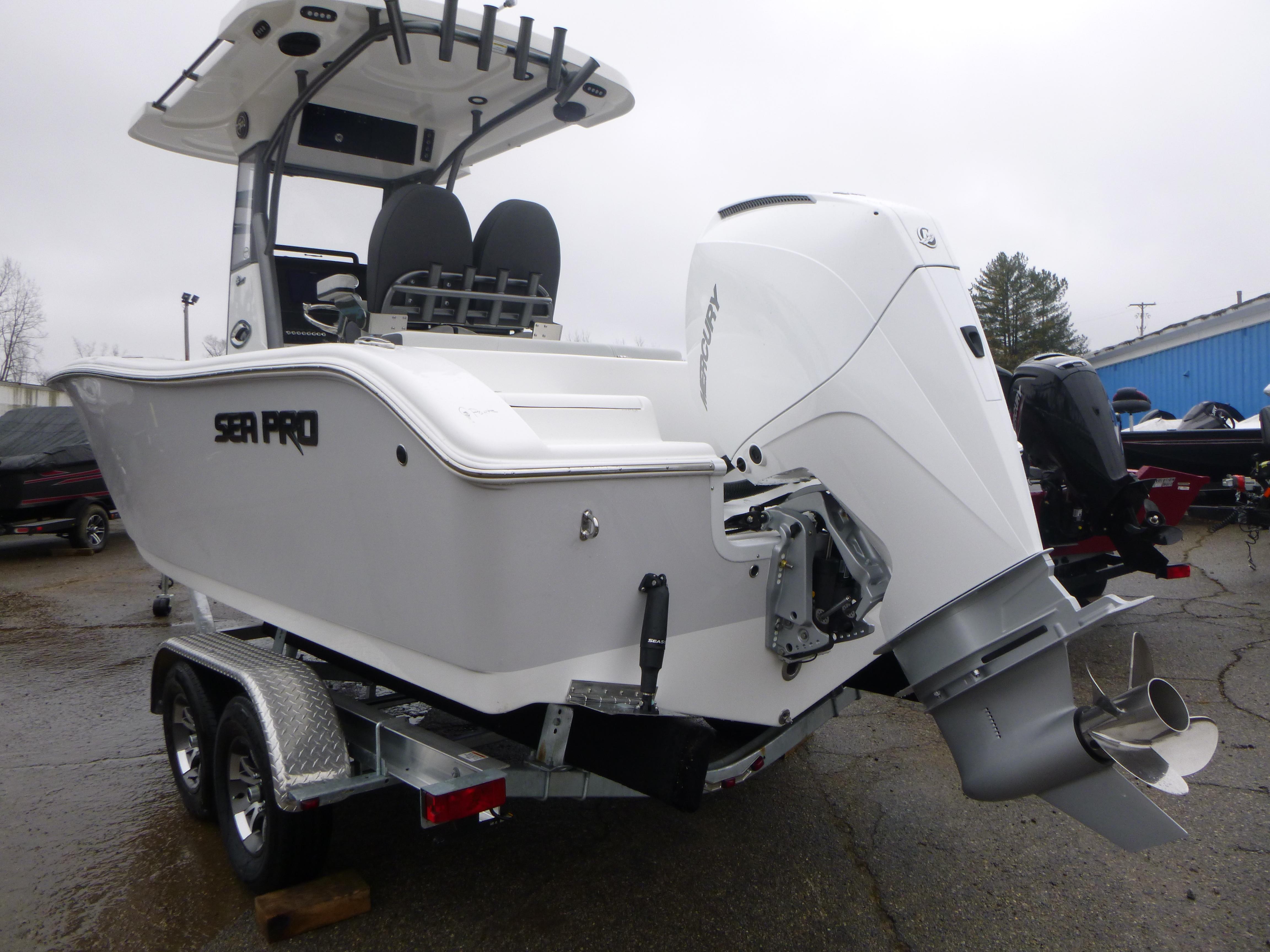 2025 Sea Pro 242 Center Console Gallery