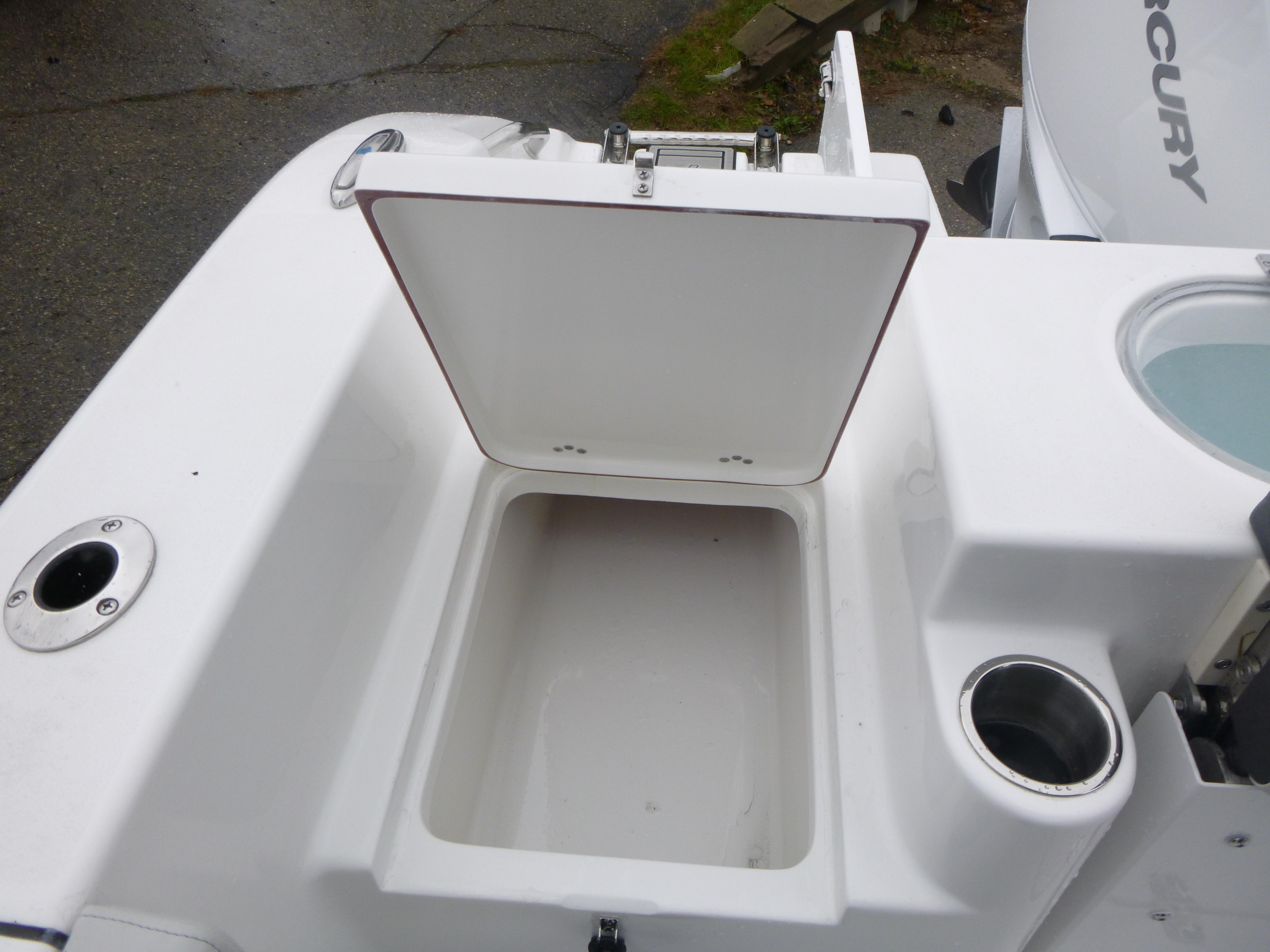 2025 Sea Pro 242 Center Console Gallery