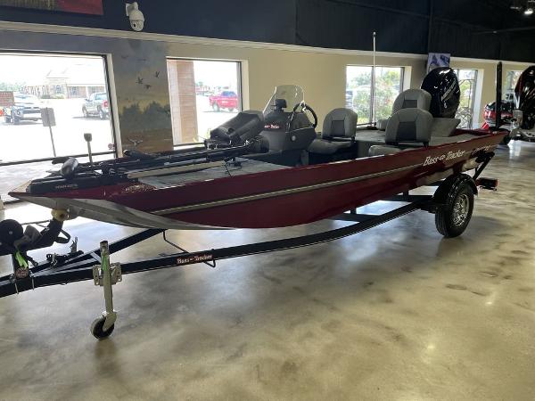 2021 Tracker Boats boat for sale, model of the boat is BASSCLSXL & Image # 1 of 7