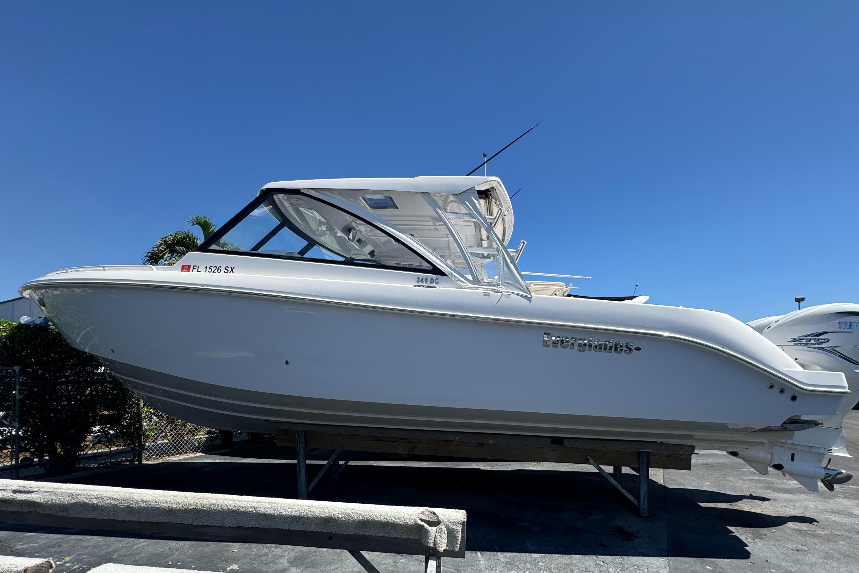 2019-everglades-340-dual-console-power-9690404-20250312151111814-1_XLARGE