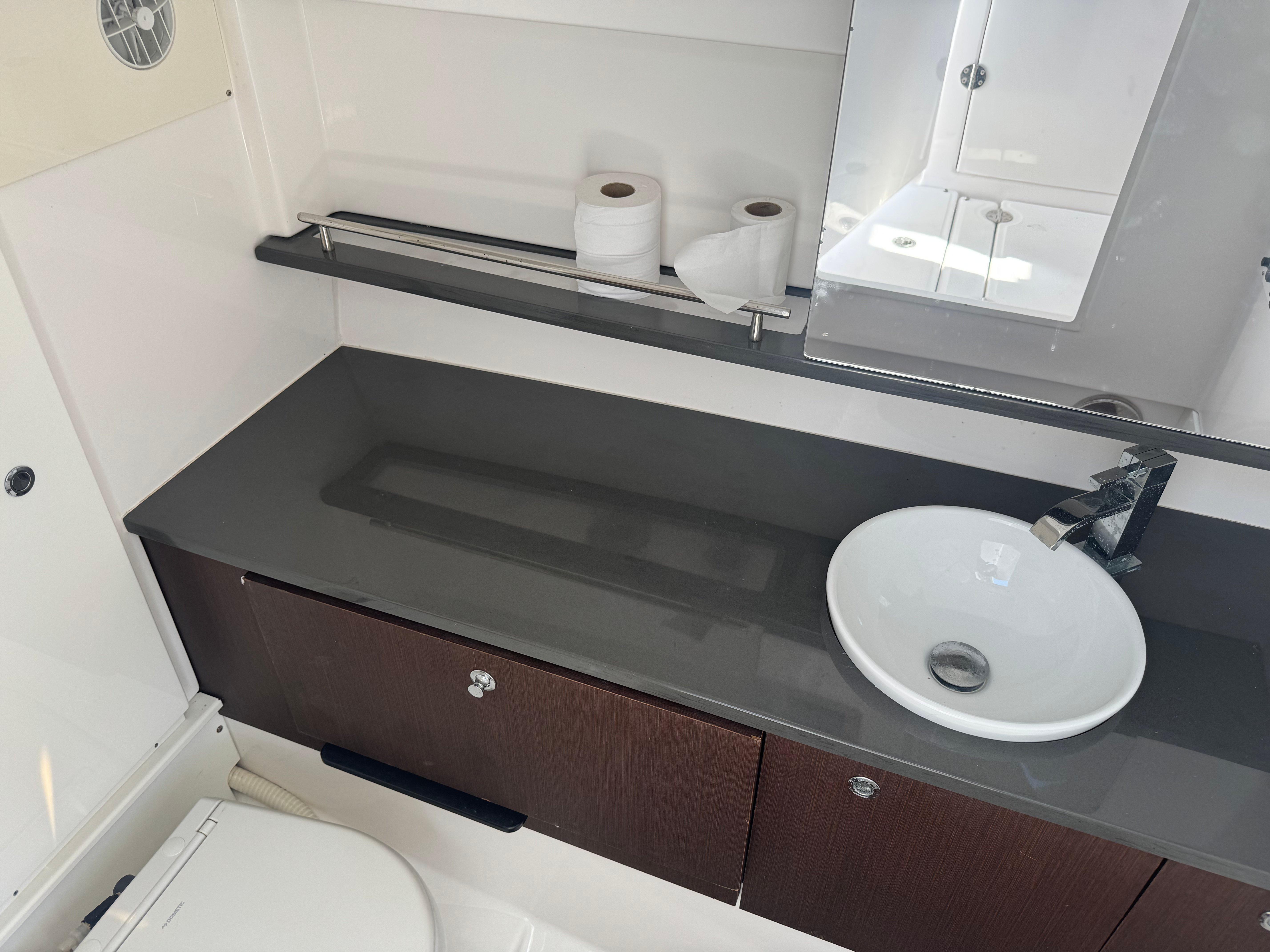 2019-everglades-340-dual-console-power-9690404-20250312151541369-1_XLARGE