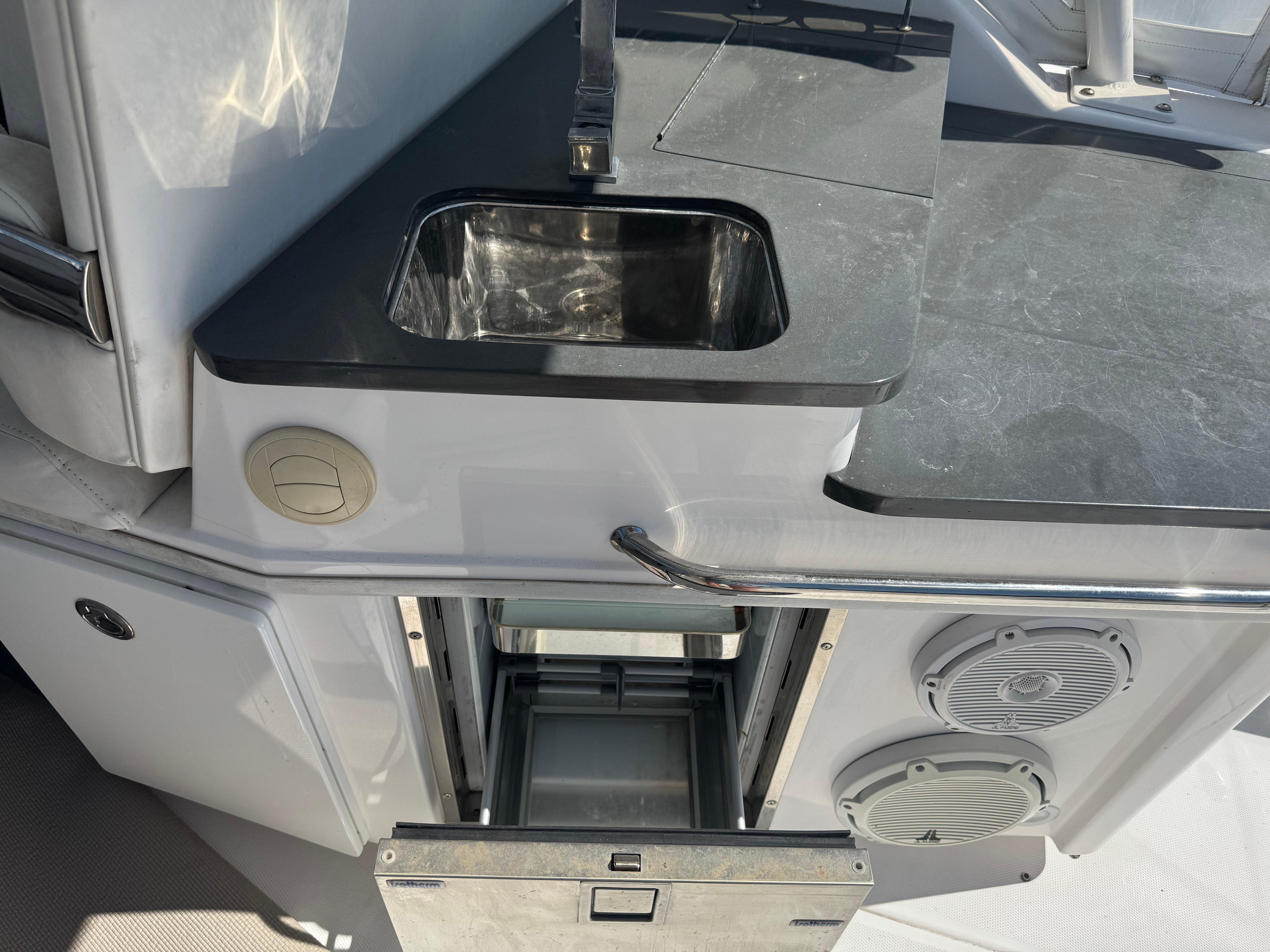 2019-everglades-340-dual-console-power-9690404-20250312151555793-1_XLARGE