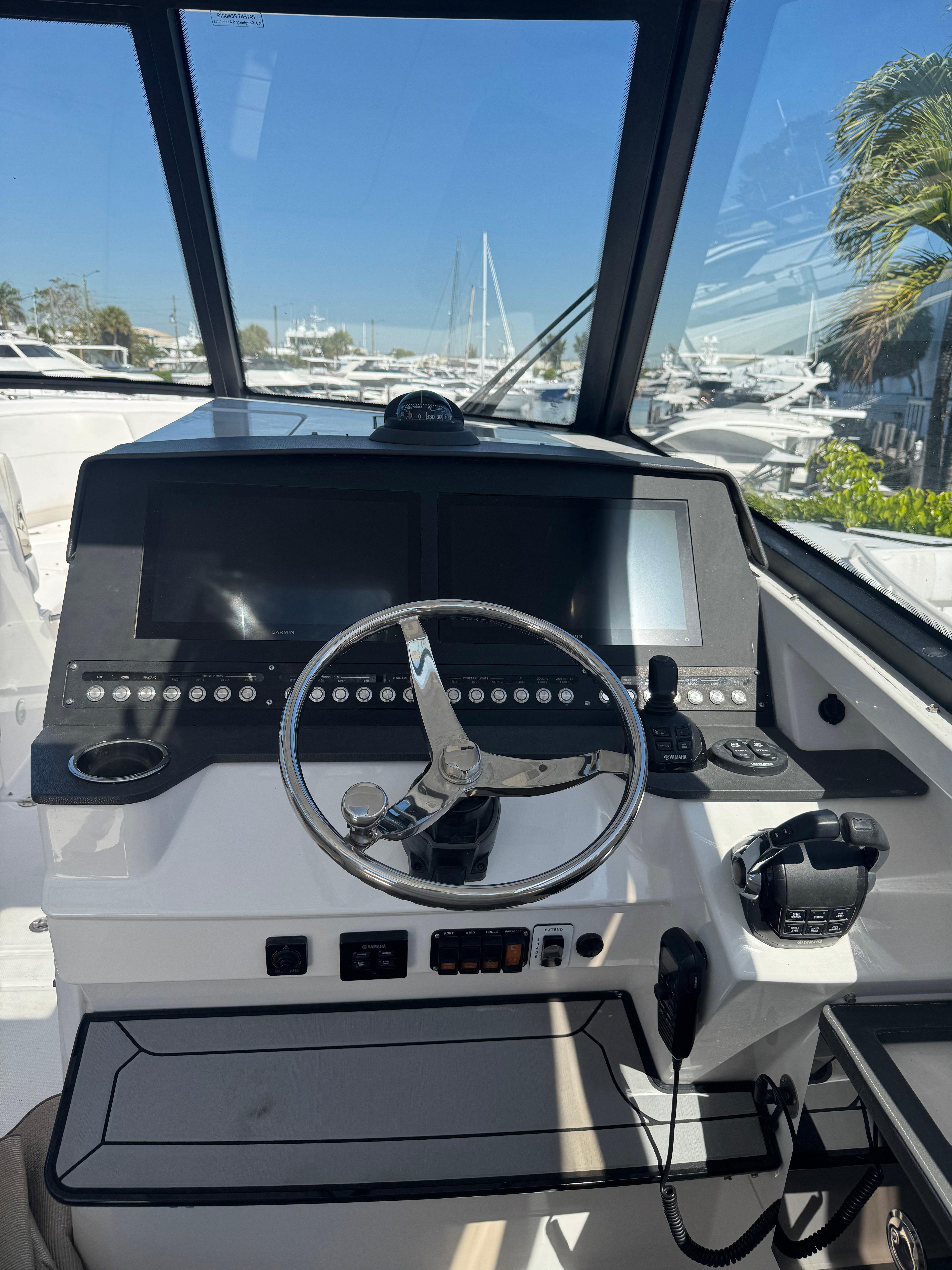 2019-everglades-340-dual-console-power-9690404-20250312151607349-1_XLARGE