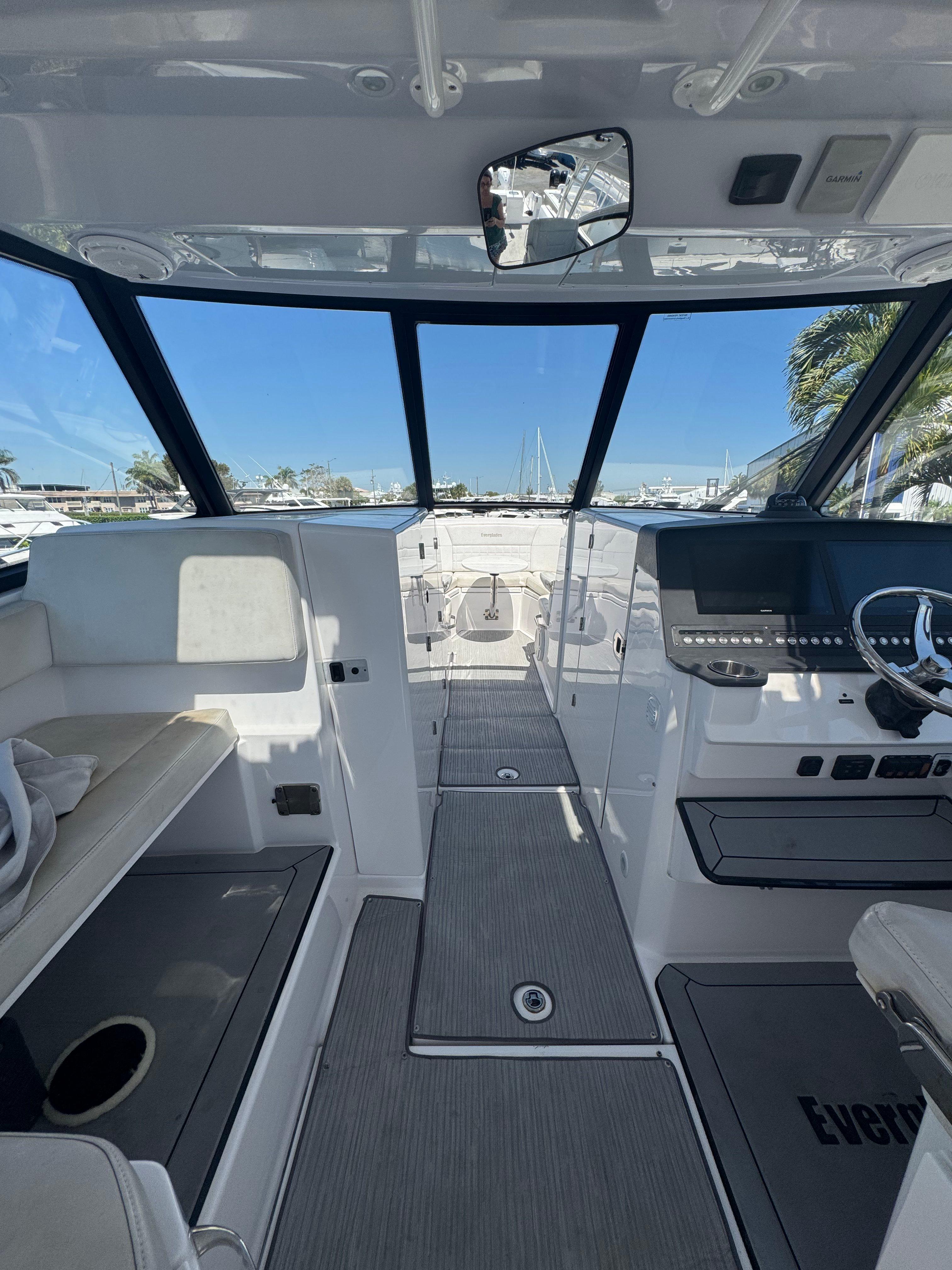 2019-everglades-340-dual-console-power-9690404-20250312152152885-1_XLARGE