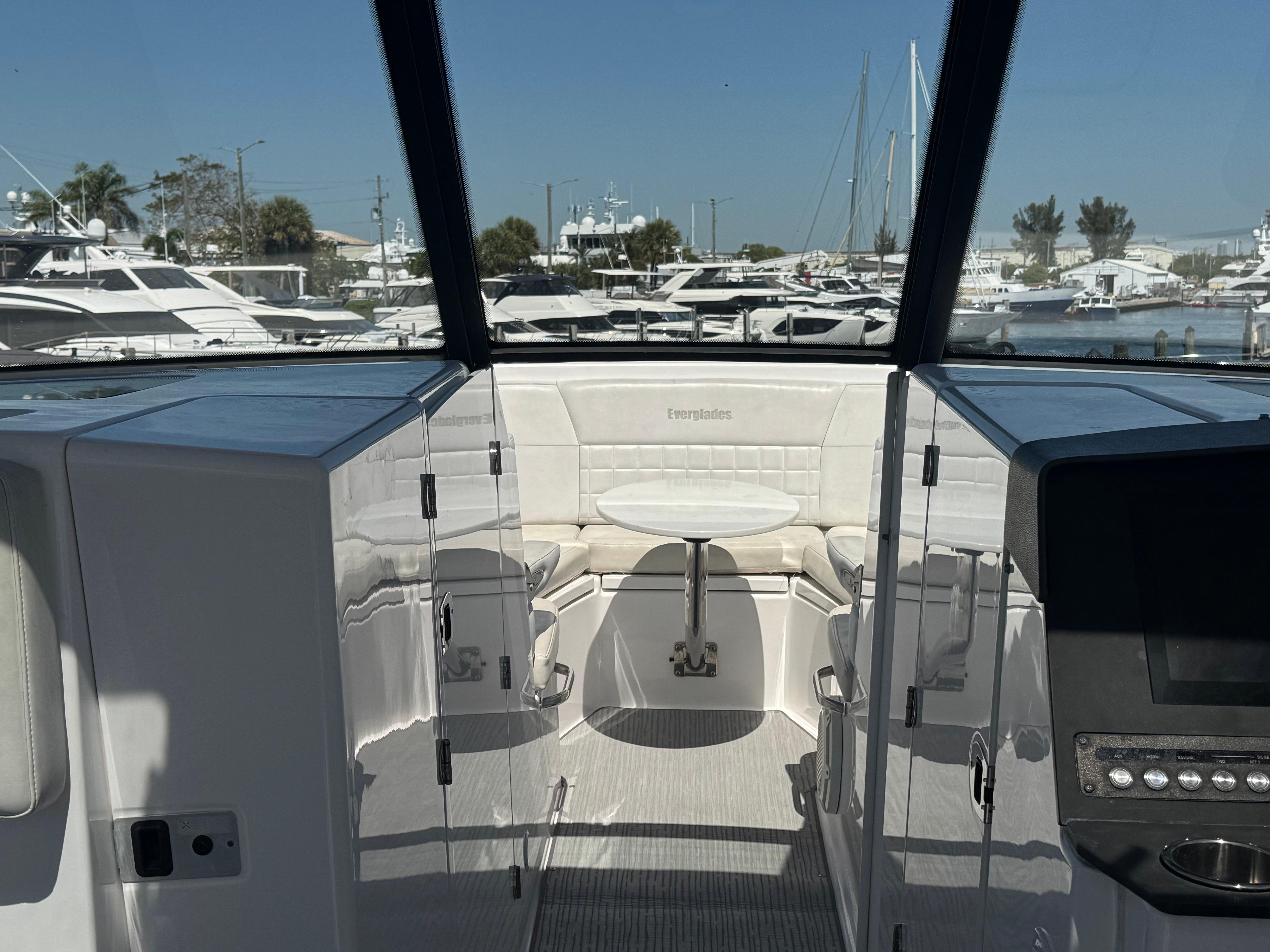 2019-everglades-340-dual-console-power-9690404-20250312152205069-1_XLARGE