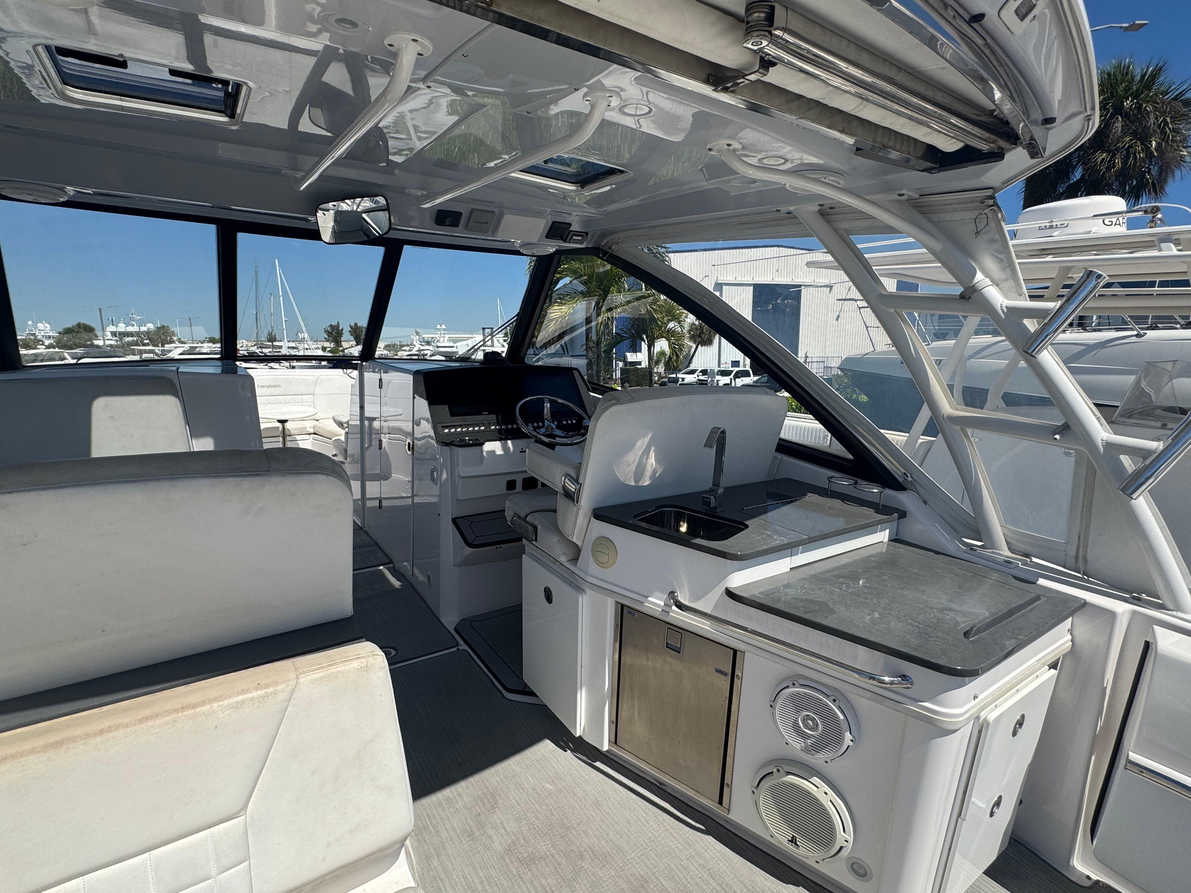 2019-everglades-340-dual-console-power-9690404-20250312152216864-1_XLARGE