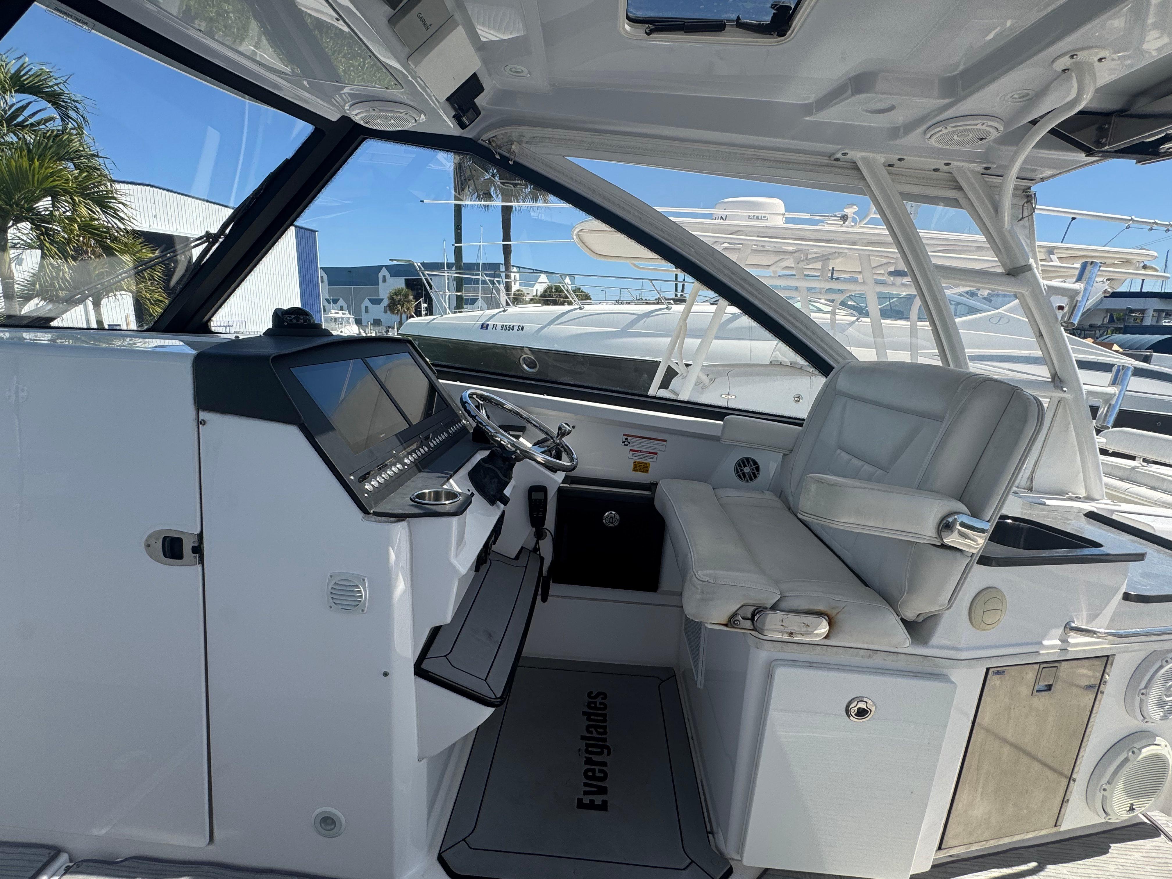 2019-everglades-340-dual-console-power-9690404-20250312152239073-1_XLARGE