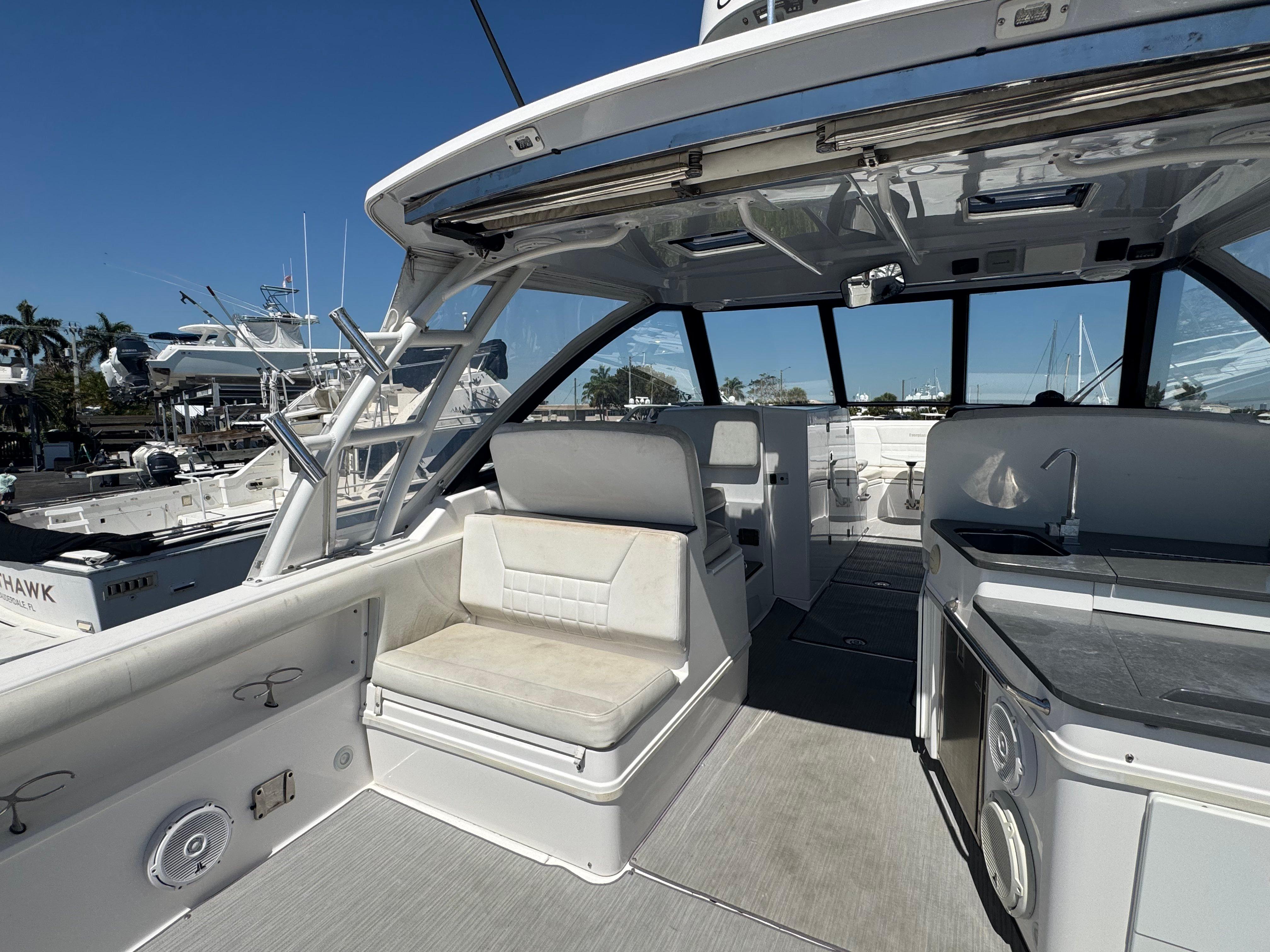 2019-everglades-340-dual-console-power-9690404-20250312152258598-1_XLARGE