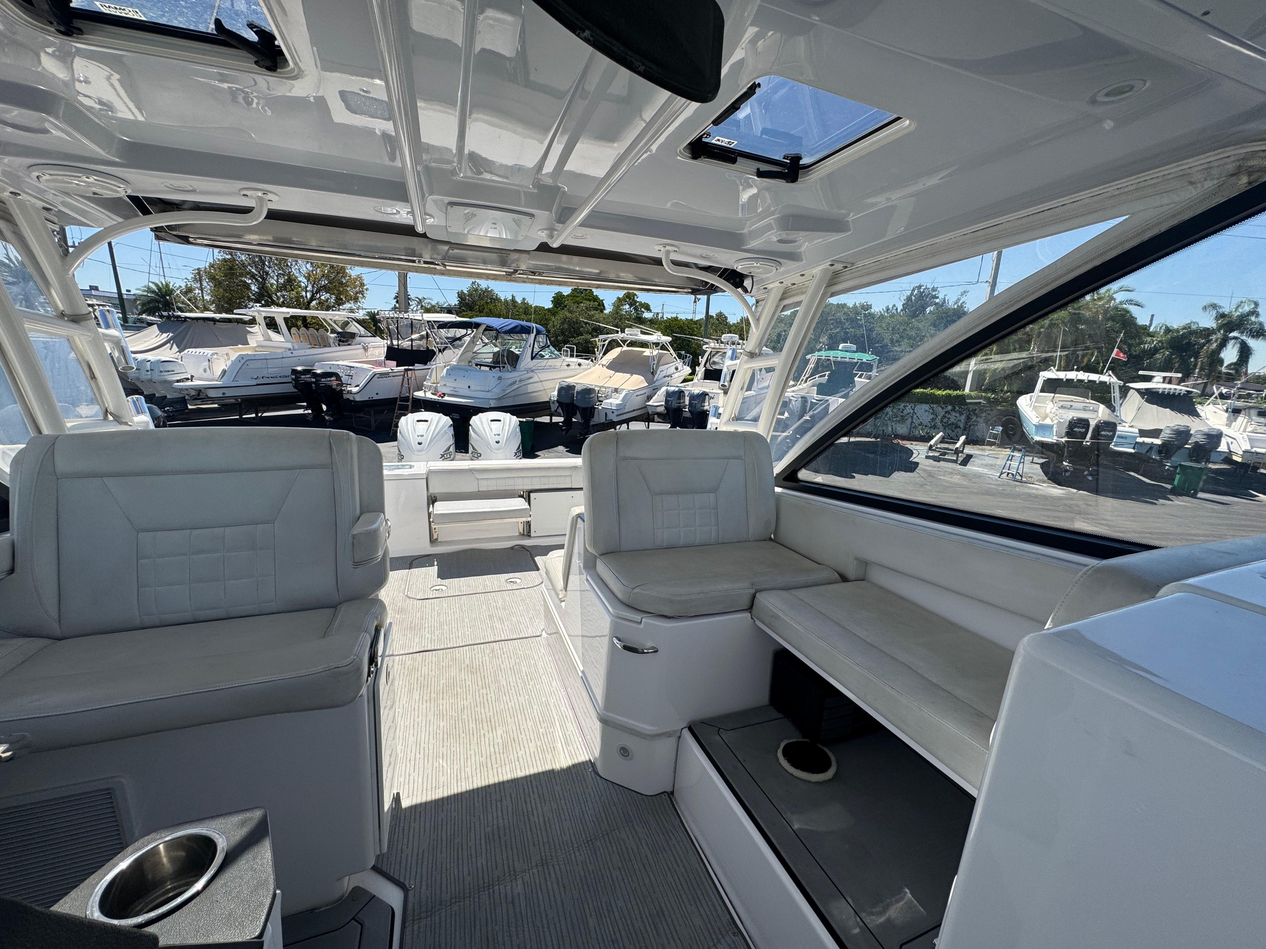 2019-everglades-340-dual-console-power-9690404-20250312152338809-1_XLARGE