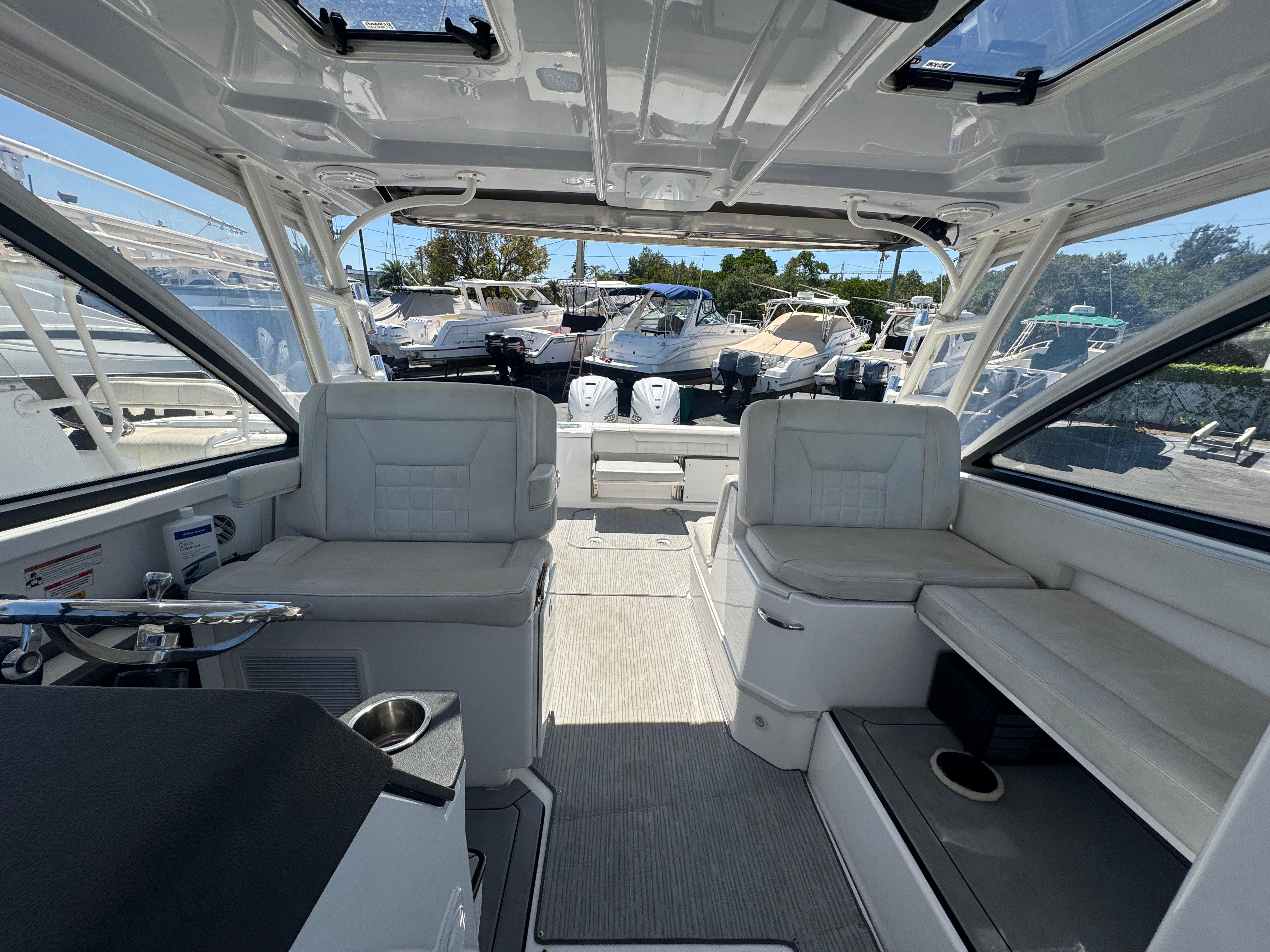 2019-everglades-340-dual-console-power-9690404-20250312152342971-1_XLARGE