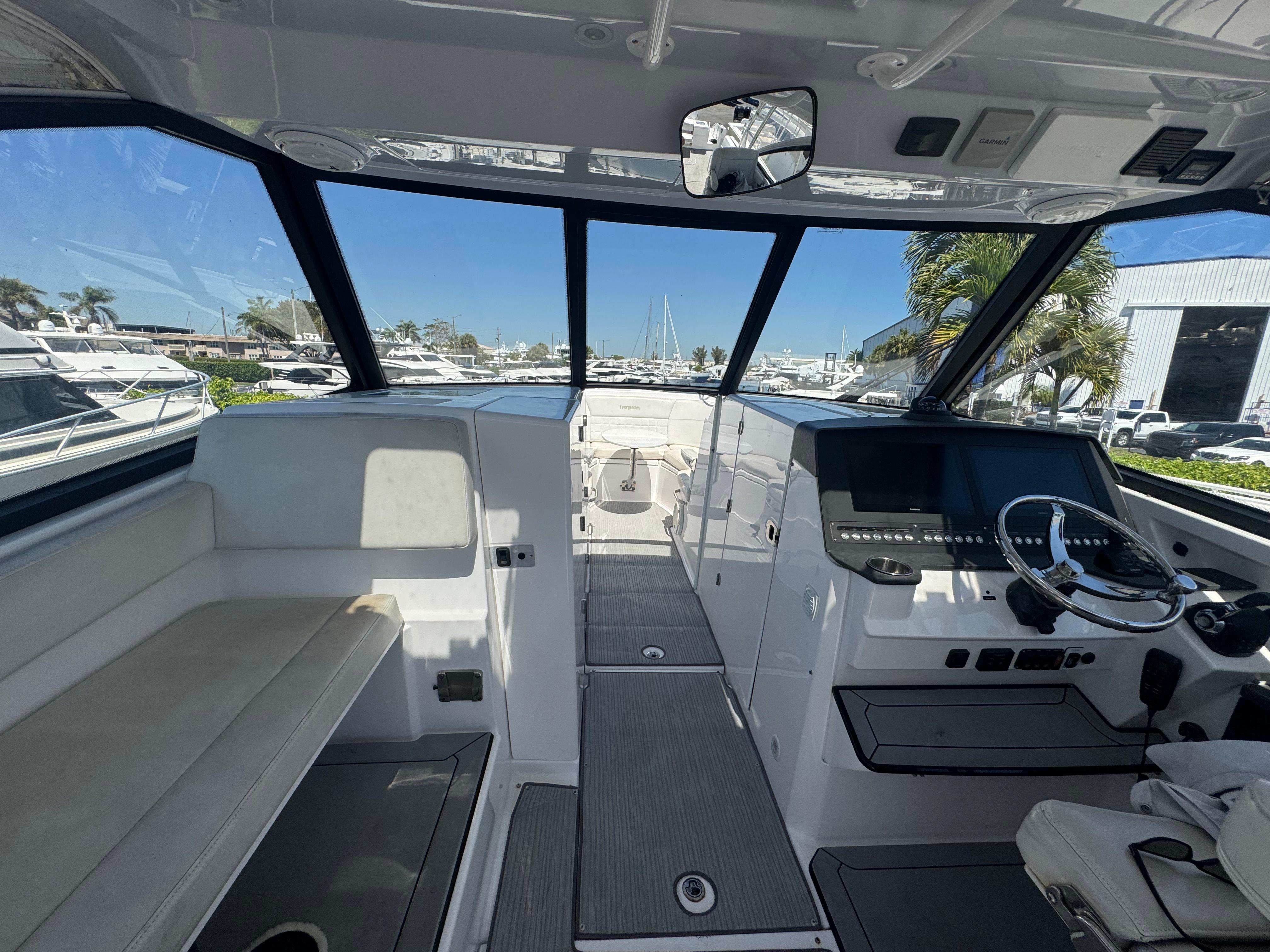 2019-everglades-340-dual-console-power-9690404-20250312152347748-1_XLARGE