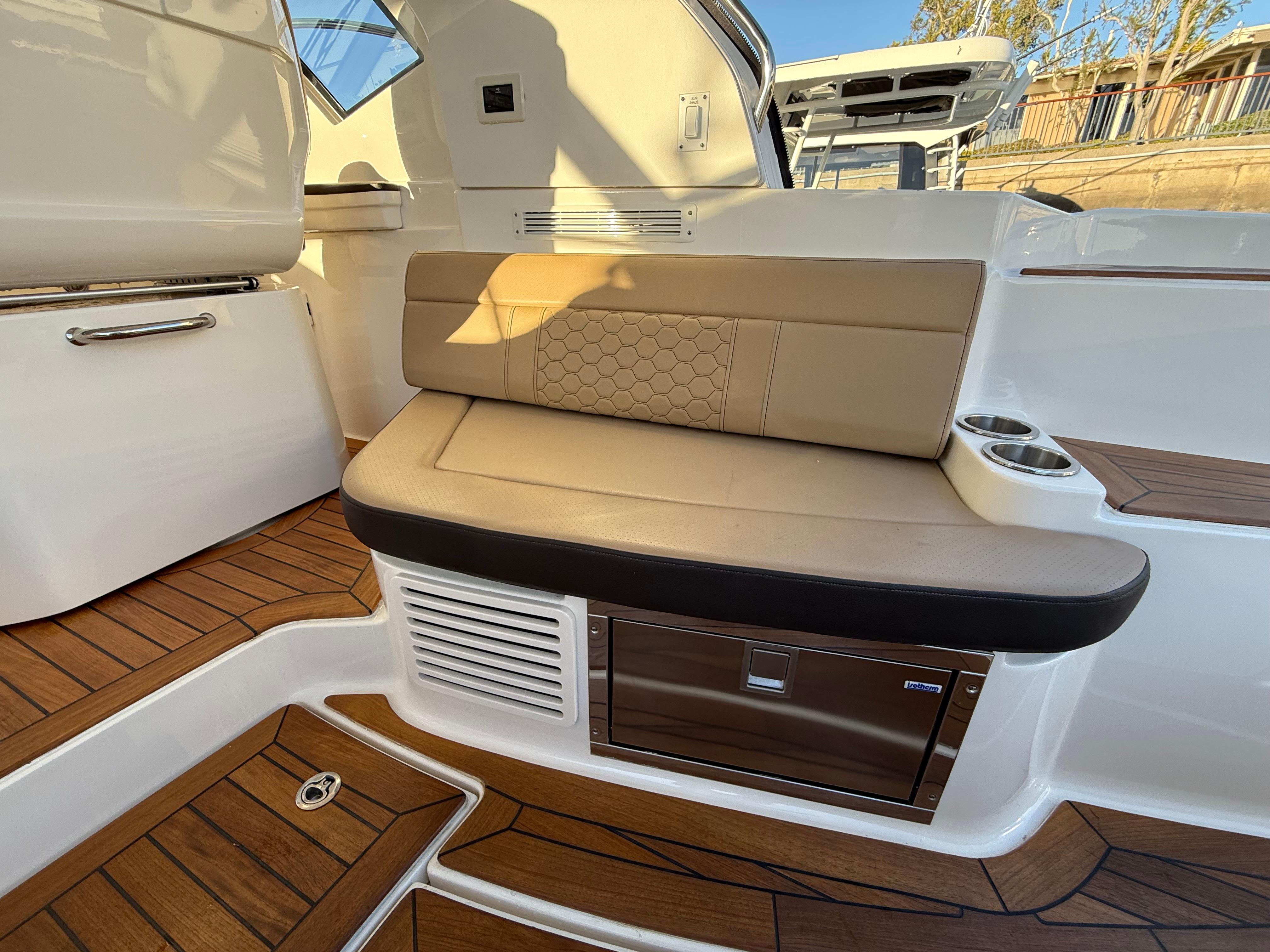 2021 Sea Ray Sundancer 350 Coupe #TBRL1606 inventory image at Sun Country Marine Group, Newport Beach 2021 Sea Ray Sundancer 350 Coupe #TBRL1606 inventory image at Sun Country Marine Group, Newport Beach