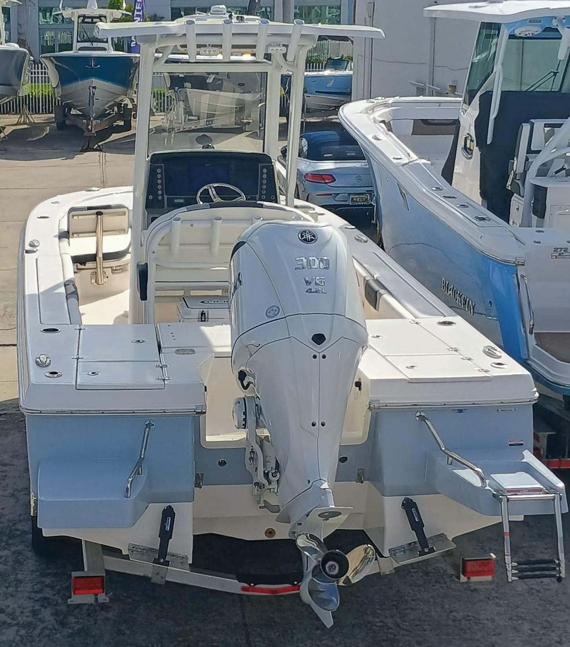 2025-robalo-246-cayman-power-9770440-20250424100506092-1_XLARGE