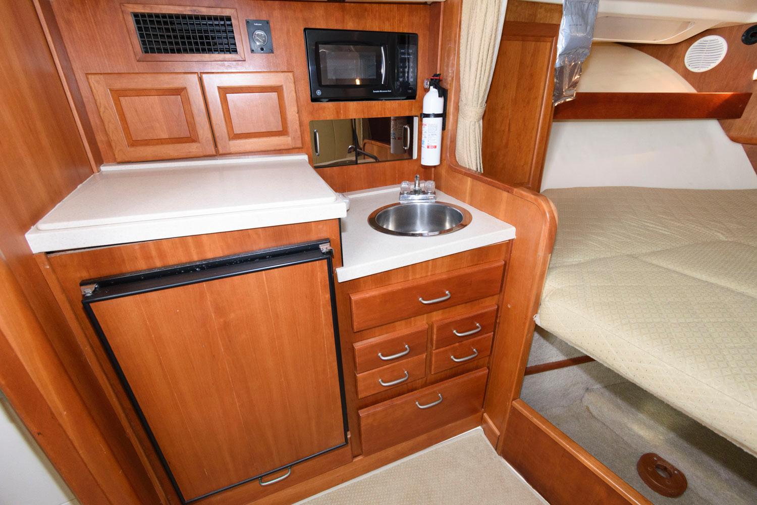 M 7421 MD Knot 10 Yacht Sales