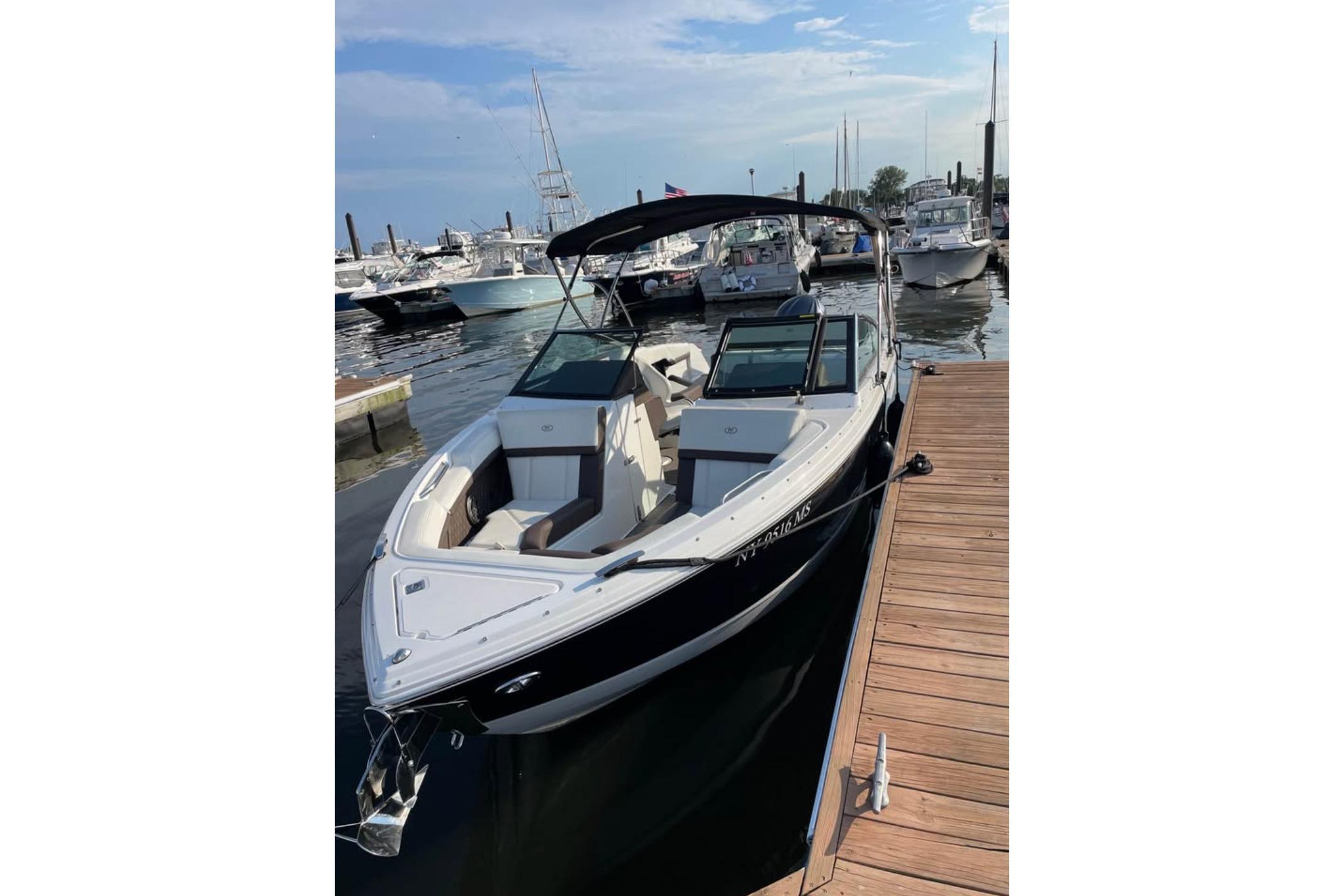 2022 Cobalt R4 Outboard