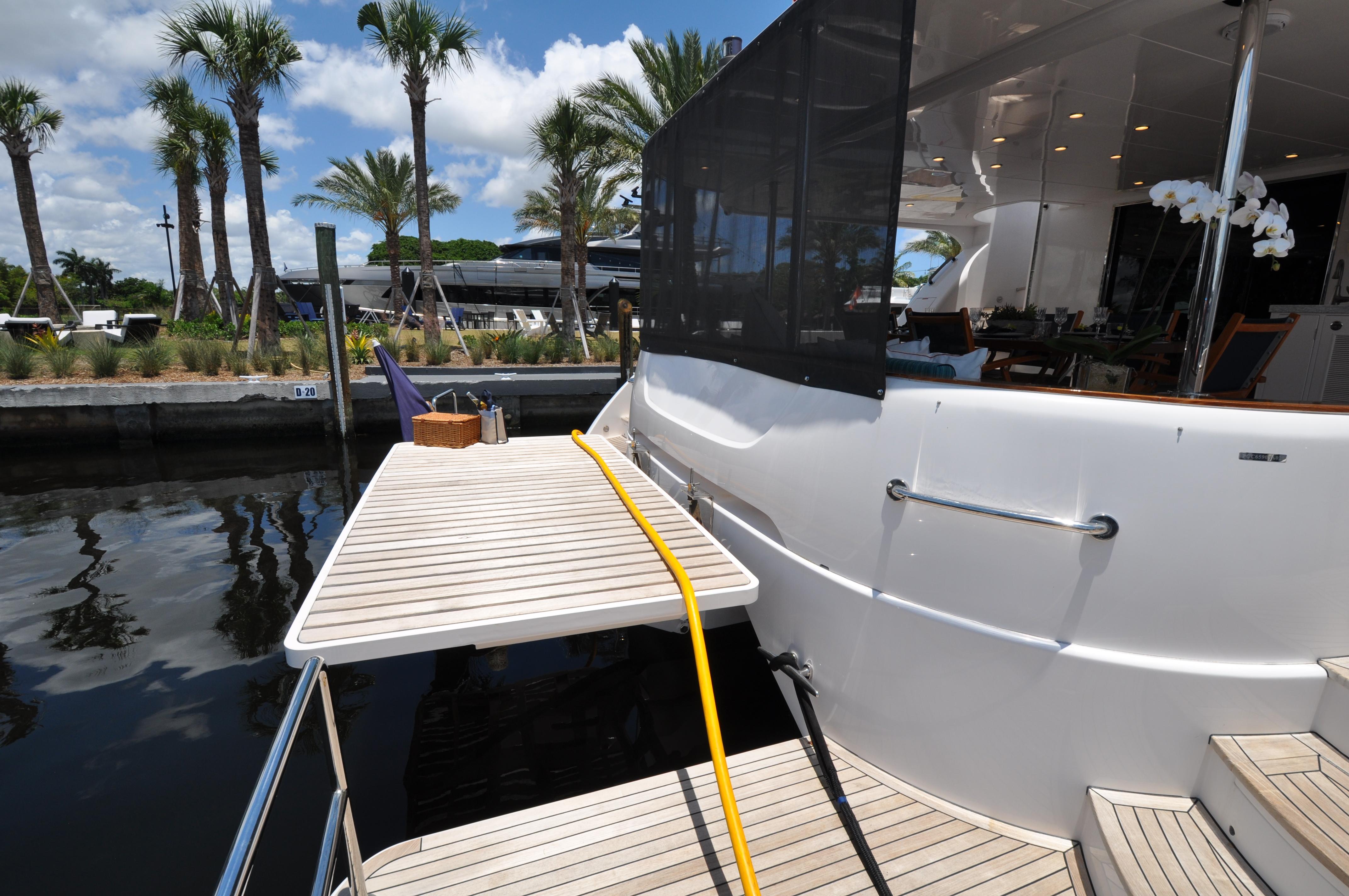 Castina Yacht Photos Pics Horizon 65PC - Castina - Swim Platform