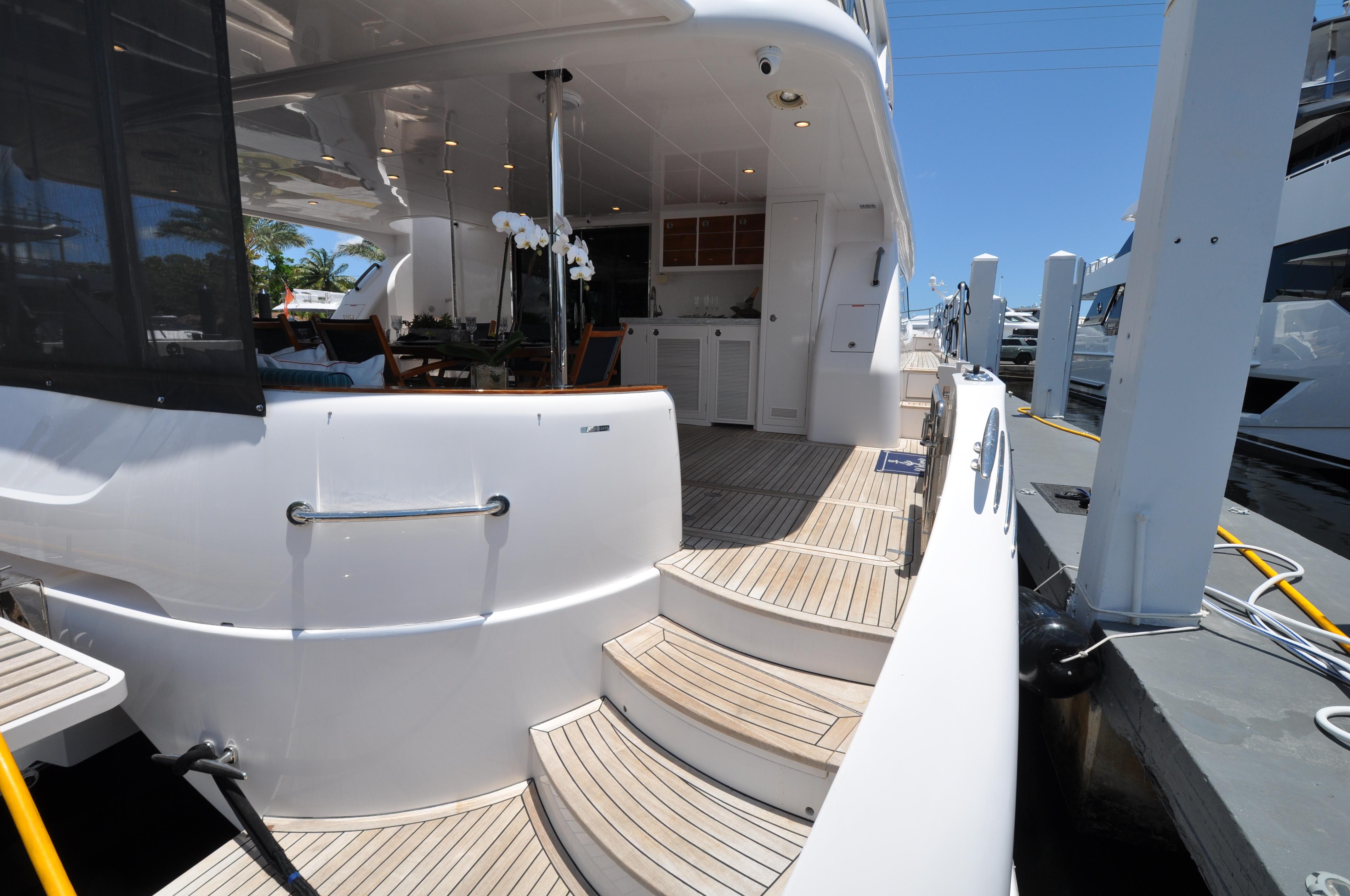 Castina Yacht Photos Pics Horizon 65PC - Castina - Transom