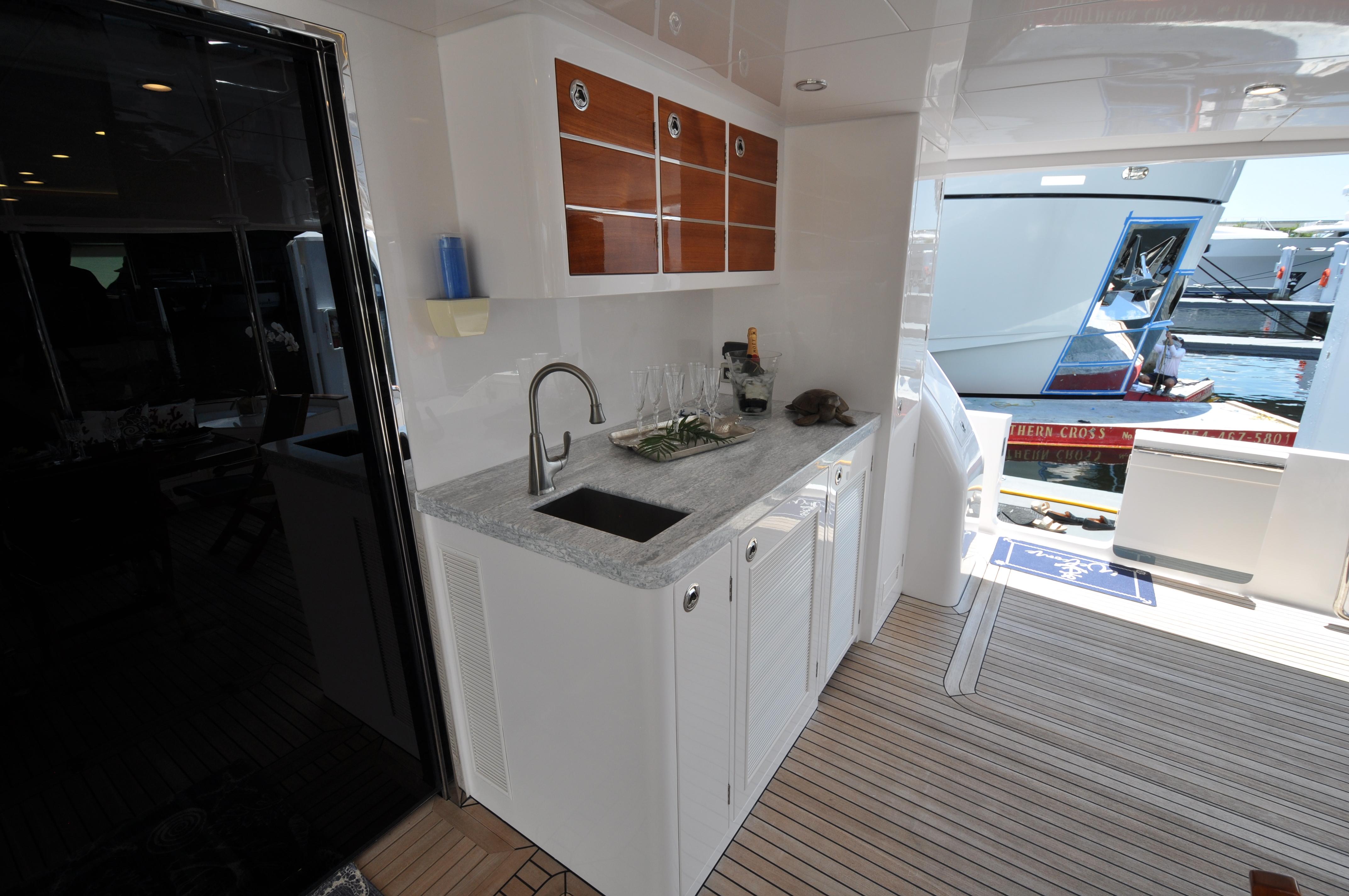 Castina Yacht Photos Pics Horizon 65PC - Castina - Cockpit - Wetbar