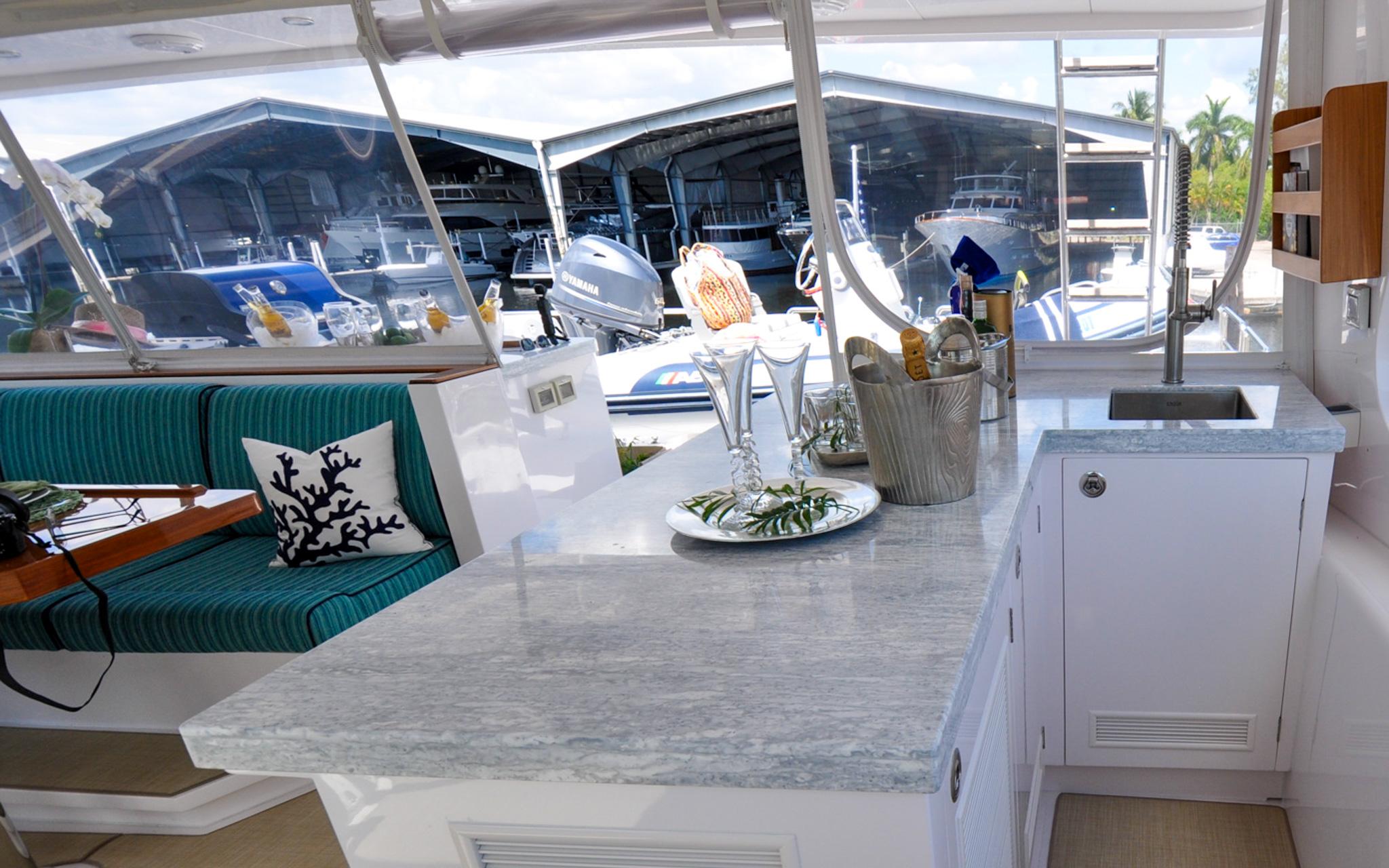 Castina Yacht Photos Pics Horizon 65PC - Castina - Flybridge - Bar