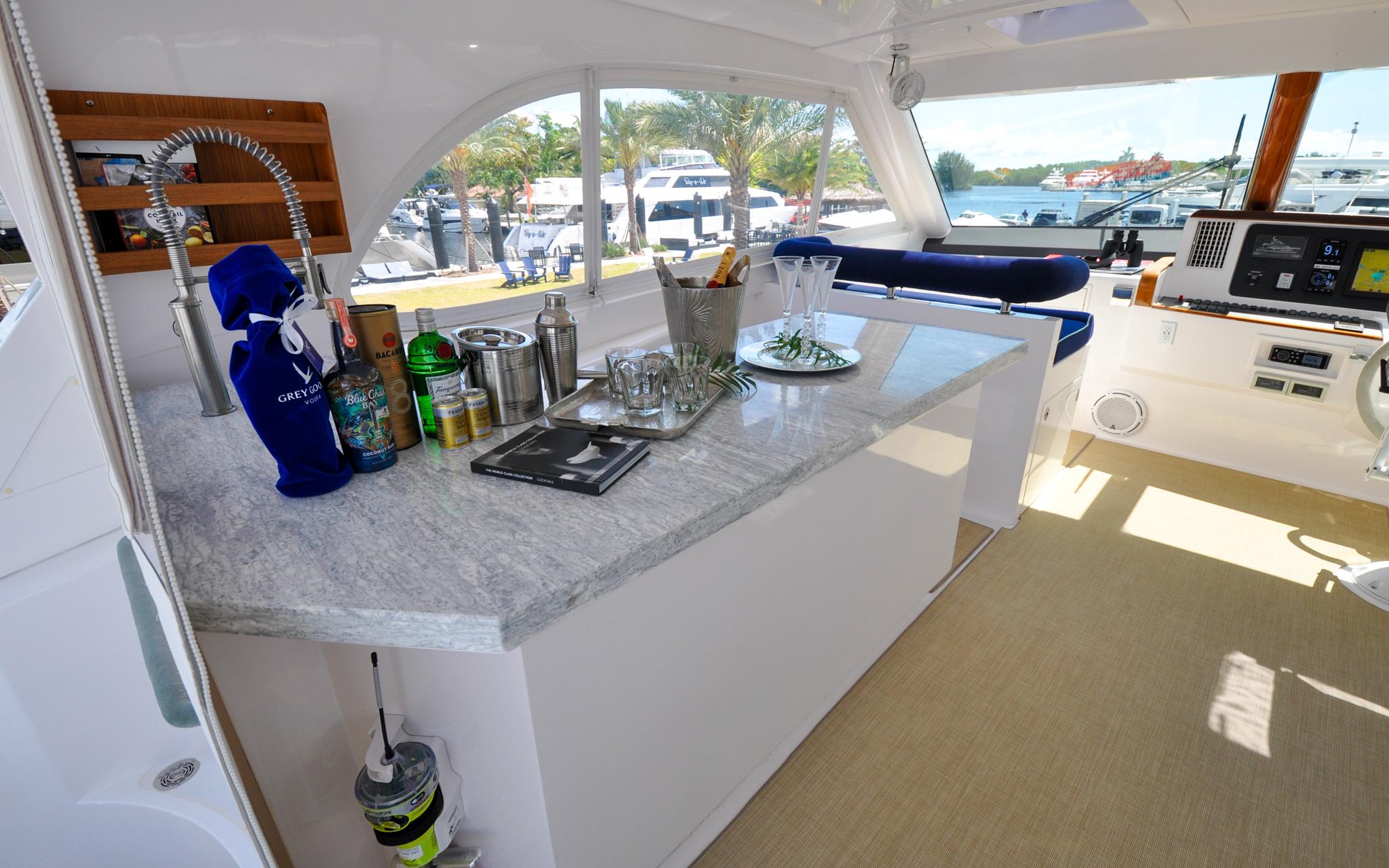 Castina Yacht Photos Pics Horizon 65PC - Castina - Flybridge - Bar