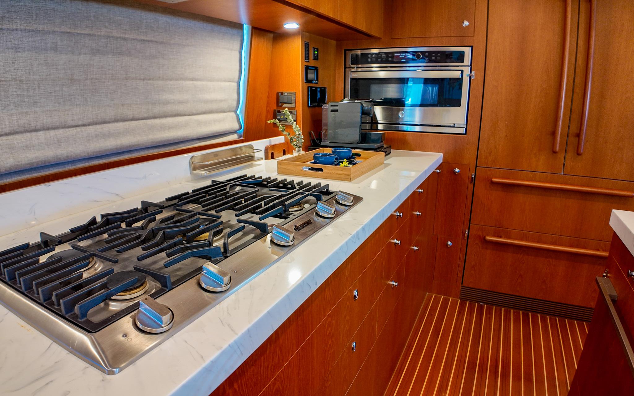 Castina Yacht Photos Pics Horizon 65PC - Castina - Salon - Galley - Cooktop