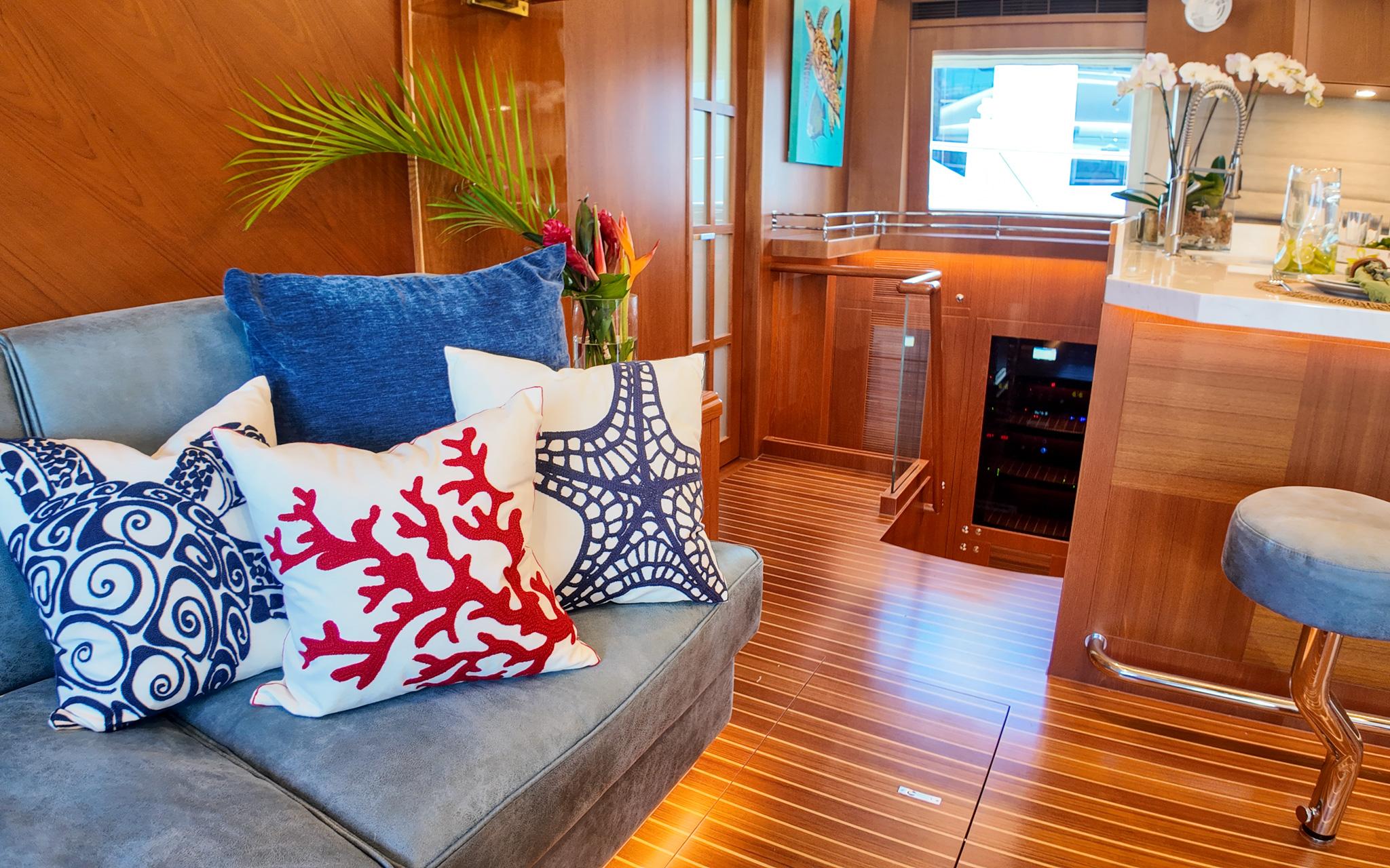 Castina Yacht Photos Pics Horizon 65PC - Castina - Salon