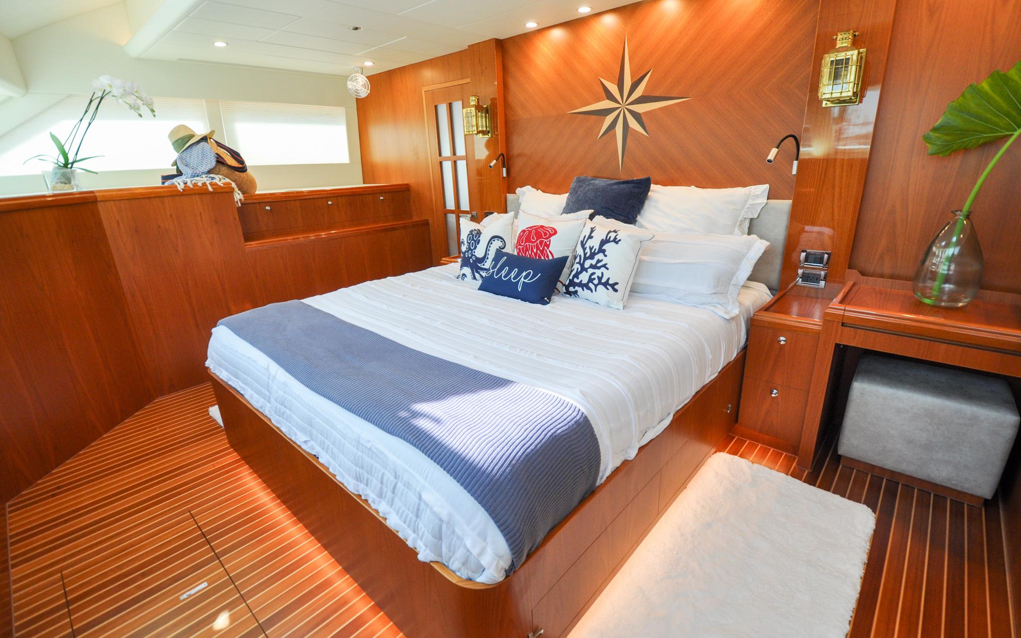 Castina Yacht Photos Pics Horizon 65PC - Castina - Main Deck Owners Cabin