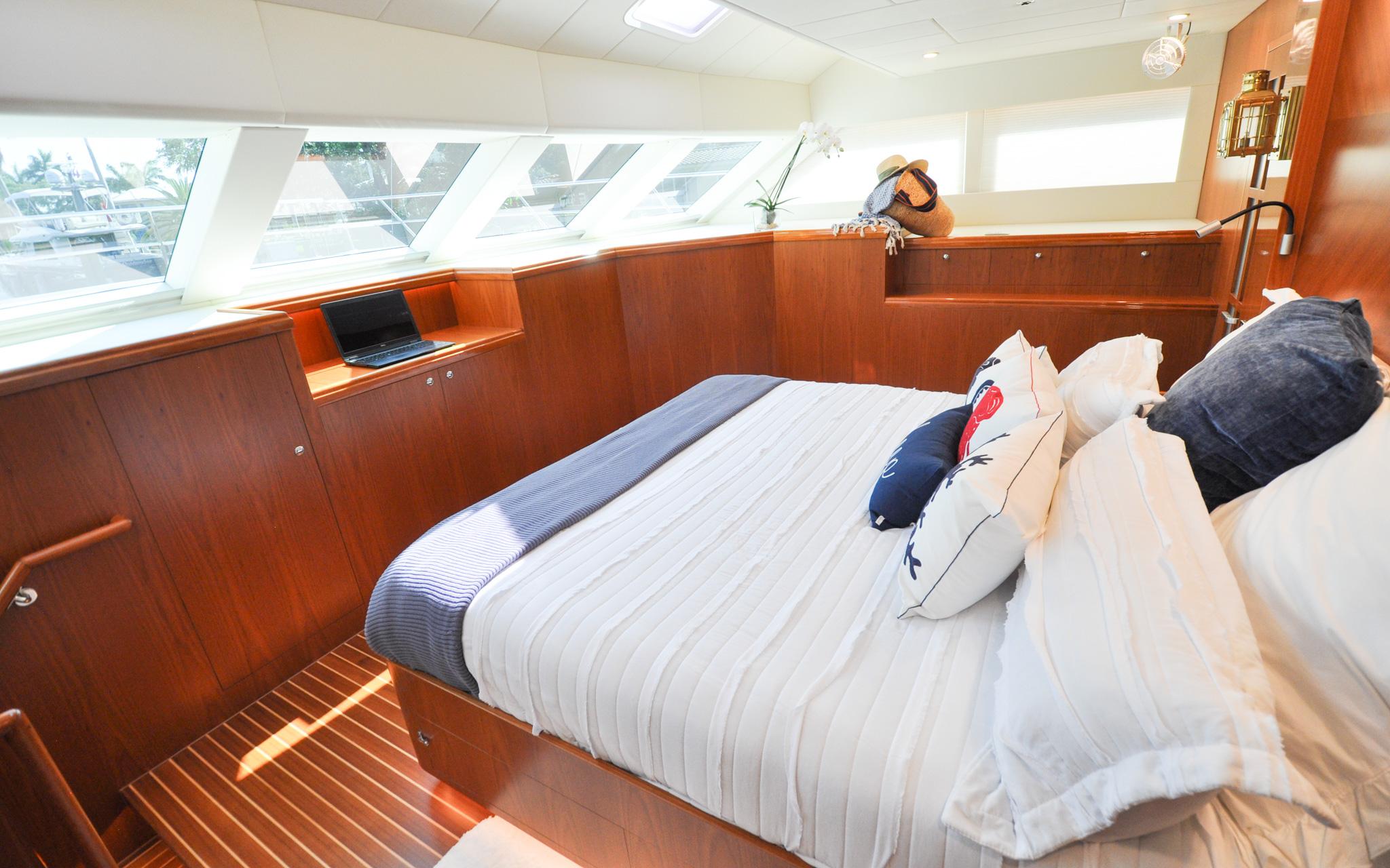 Castina Yacht Photos Pics Horizon 65PC - Castina - Main Deck Owners Cabin