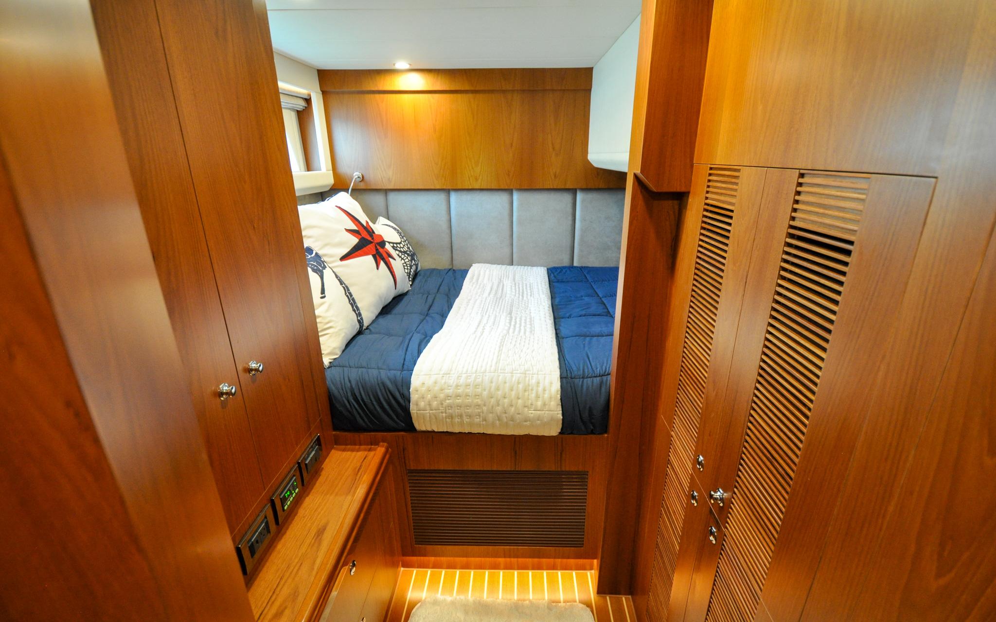 Castina Yacht Photos Pics Horizon 65PC - Castina - Starboard Hull - Aft Guest Cabin