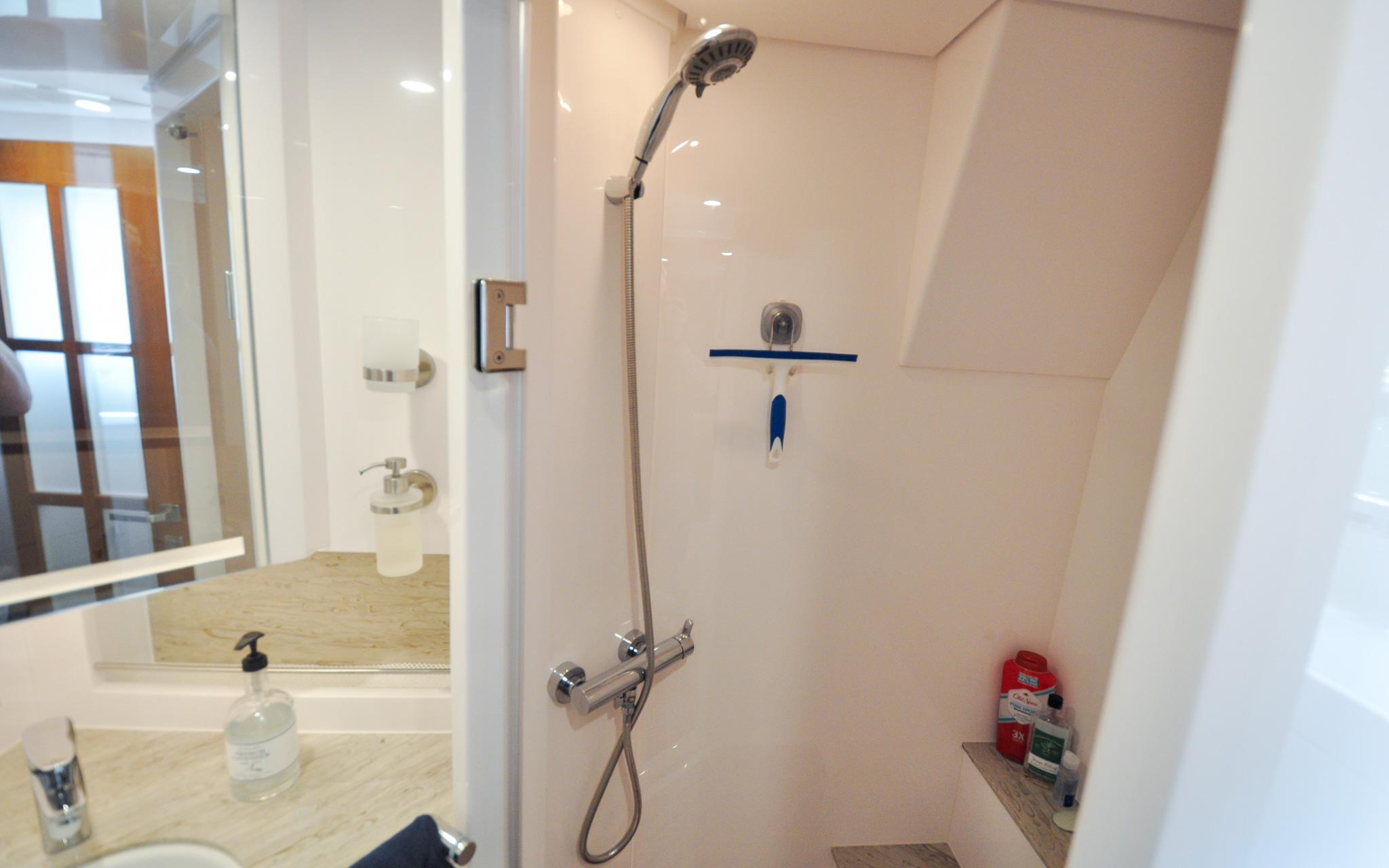 Castina Yacht Photos Pics Horizon 65PC - Castina - Port Guest Cabin - Head and Day Head - Stall Shower