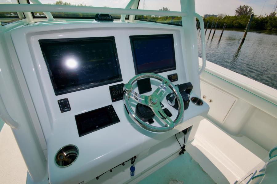 2017 39 Yellowfin - Rearin 2 Go - Helm