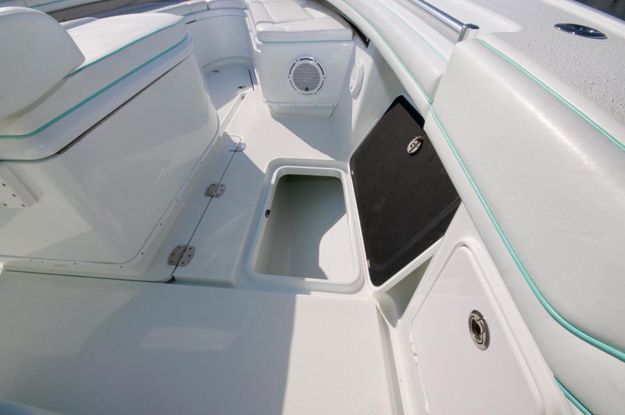 2017 39 Yellowfin - Rearin 2 Go - Bow Storage