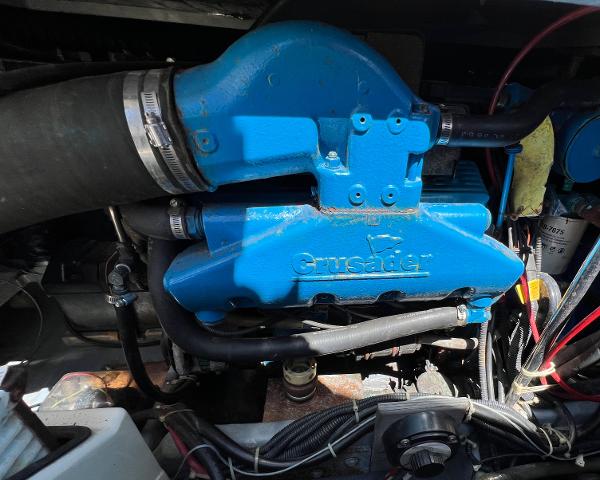 Engine of 1997 Carver 350 Mariner with blue Crusader components.
