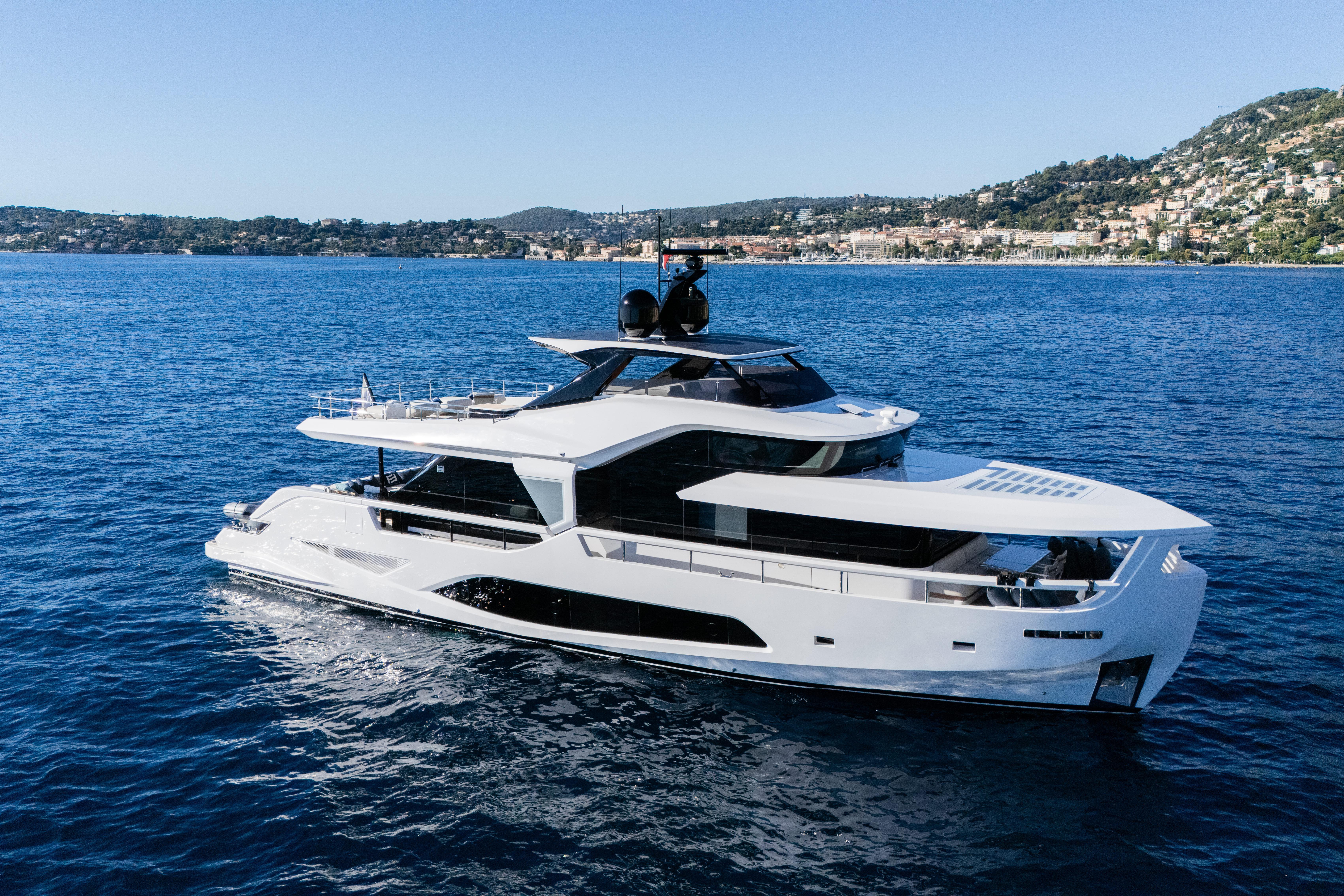 Ferretti Yachts INFYNITO 80