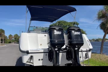 Boston-whaler CONQUEST video