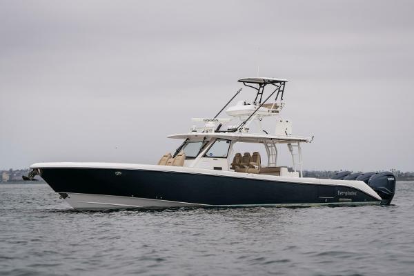 2019 Everglades 435 Center Console