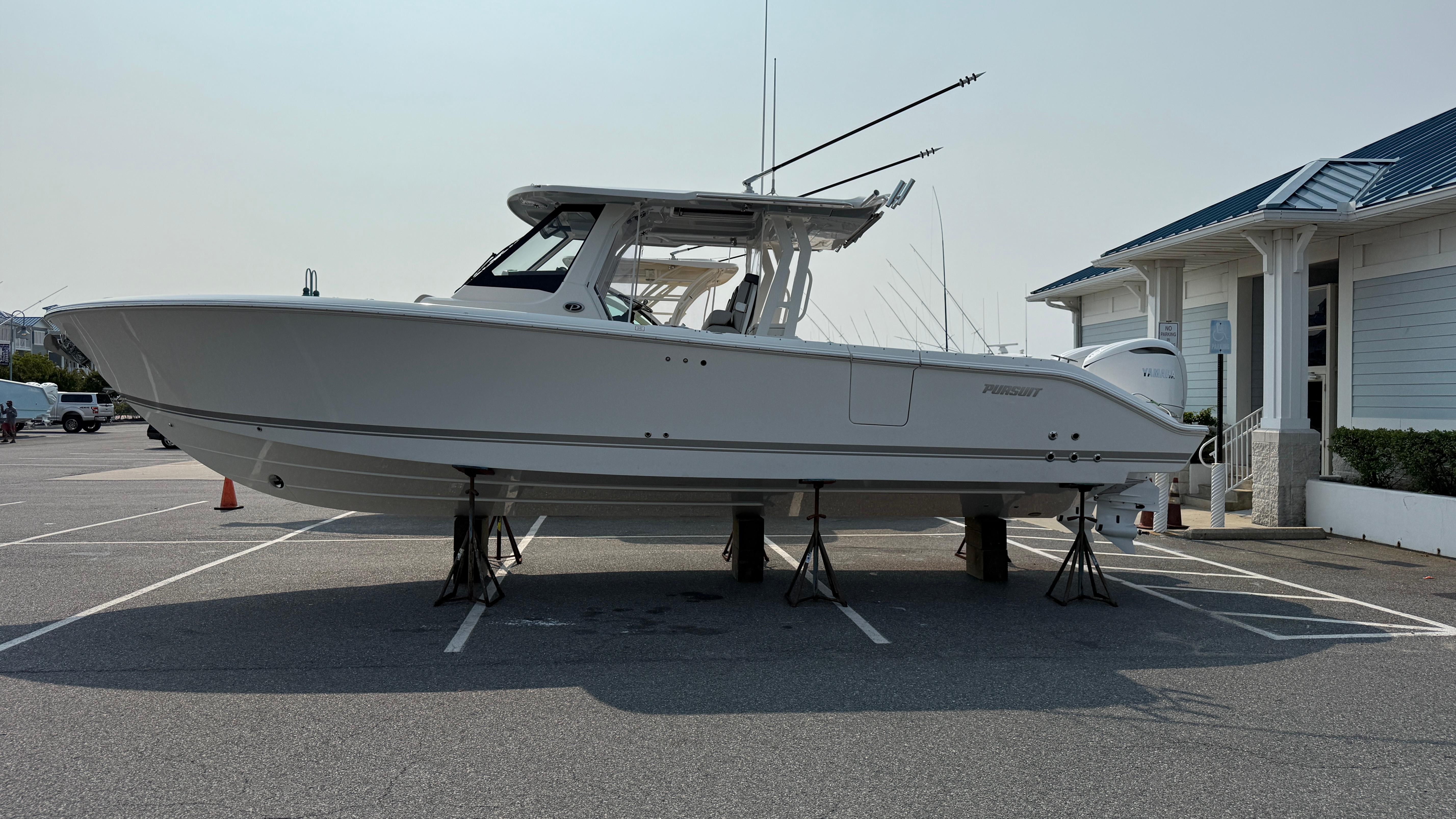 2025 Pursuit S 328 Sport-6