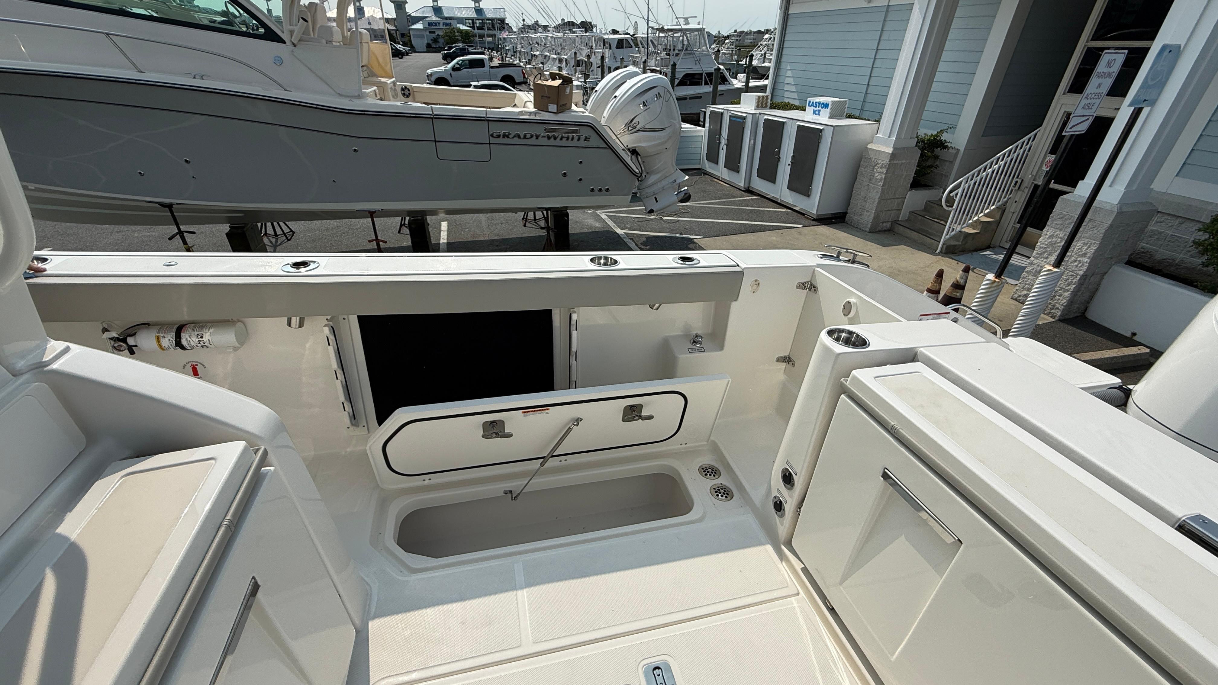 2025 Pursuit S 328 Sport-27