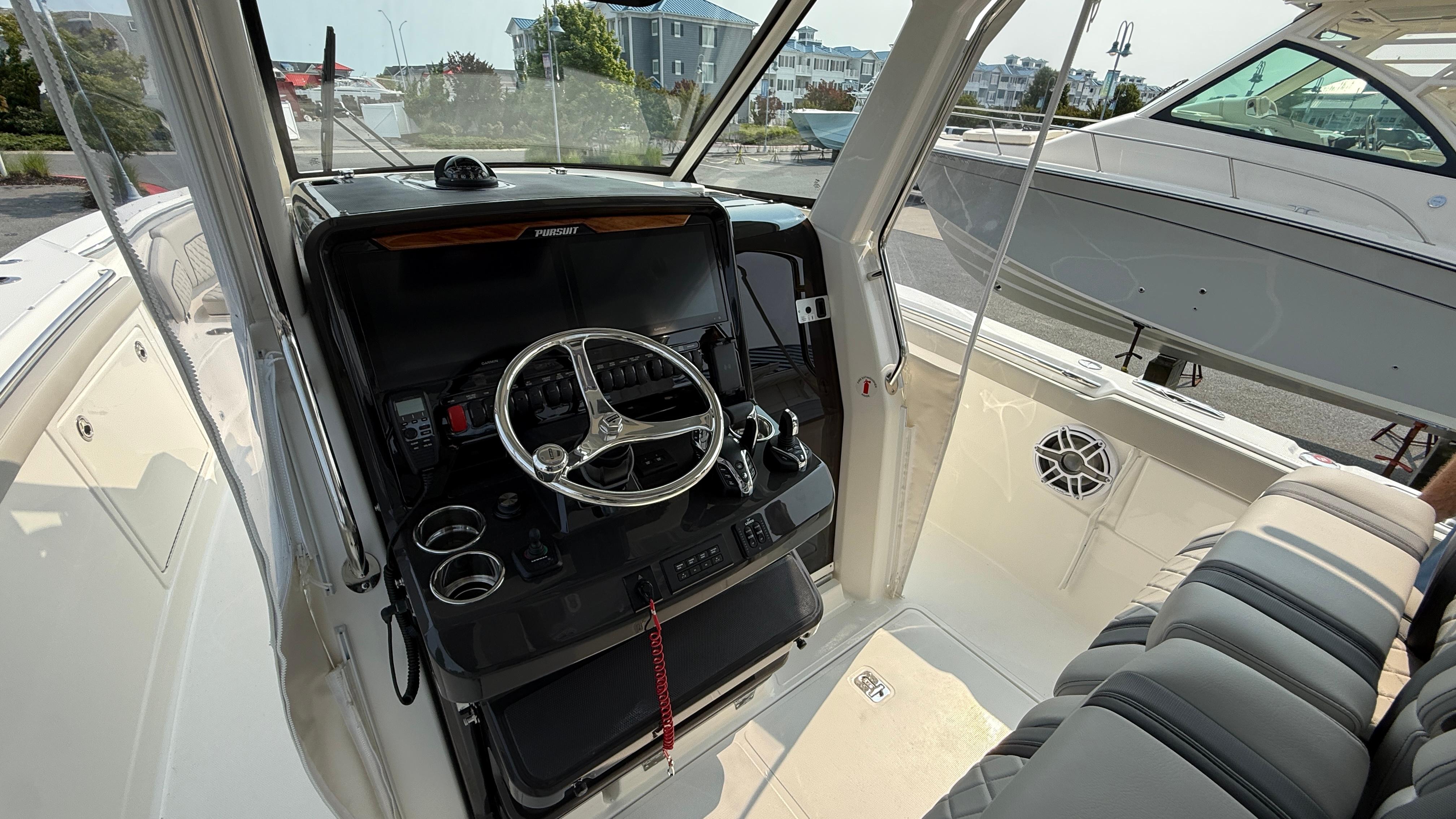2025 Pursuit S 328 Sport-40