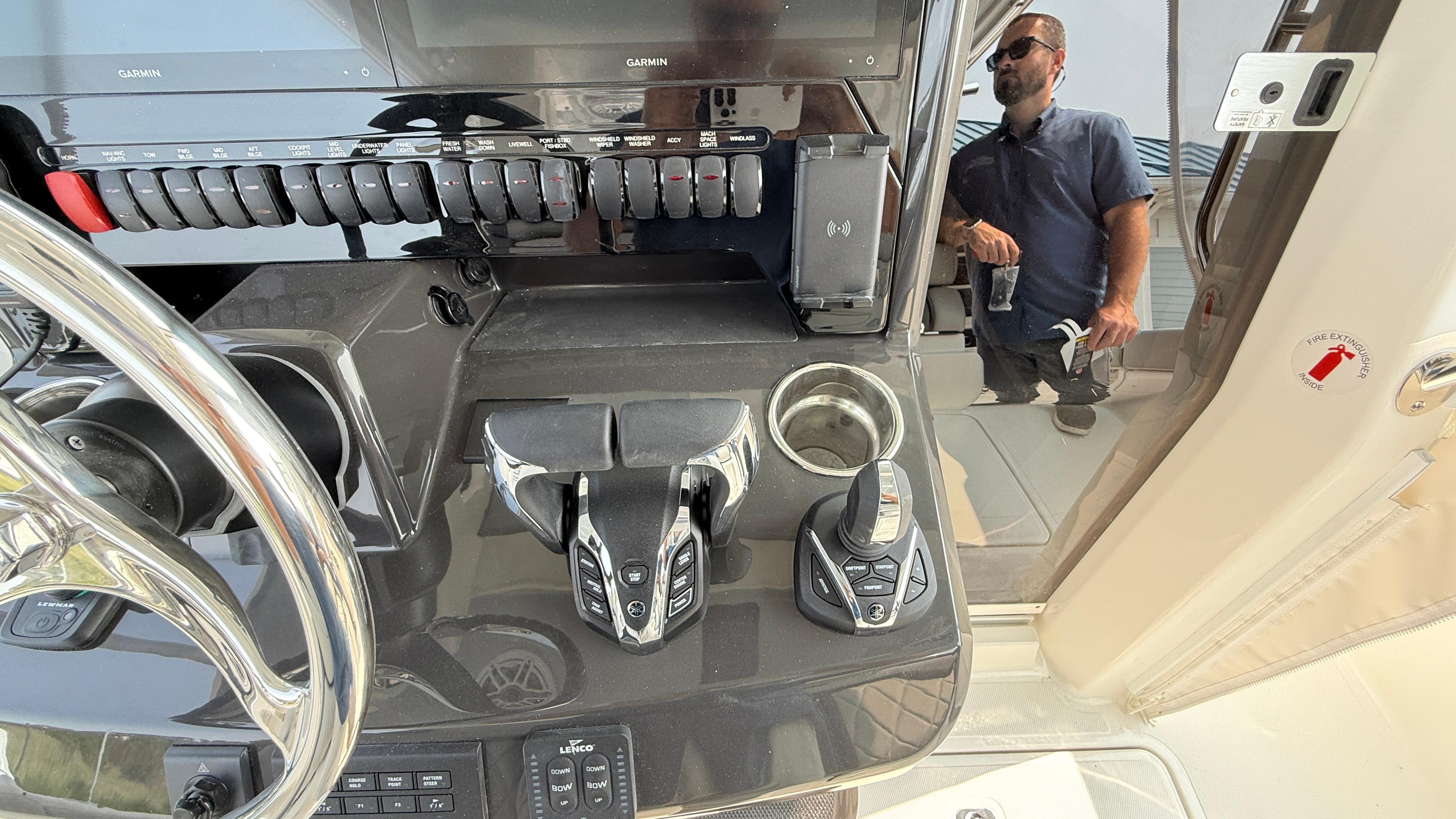 2025 Pursuit S 328 Sport-44