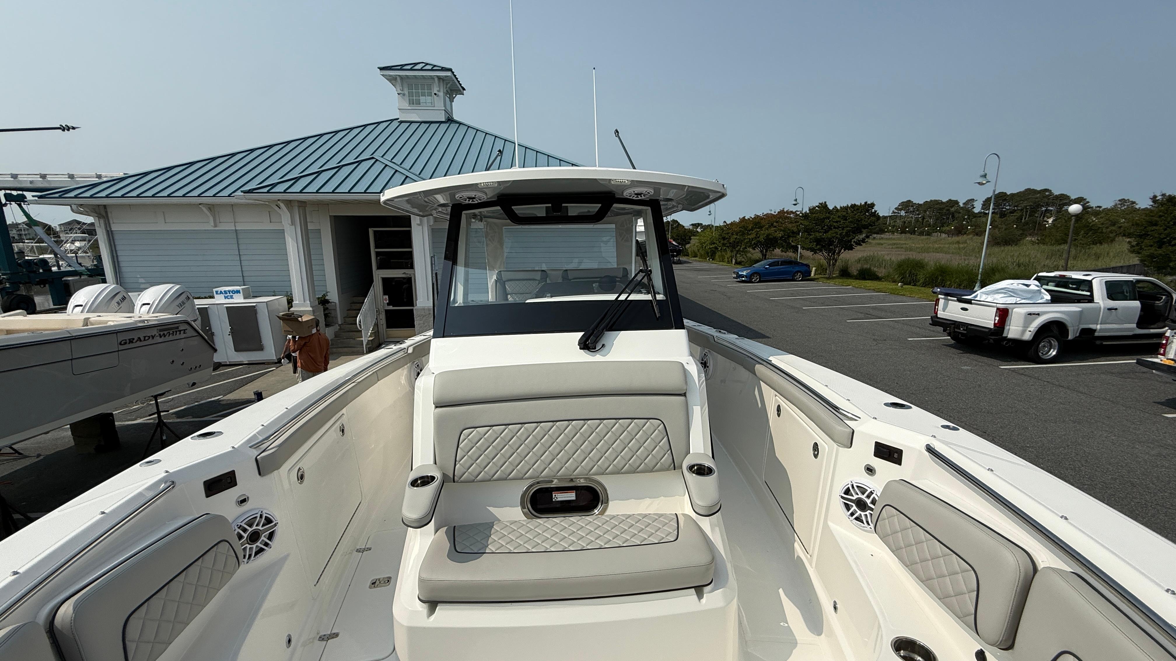 2025 Pursuit S 328 Sport-61