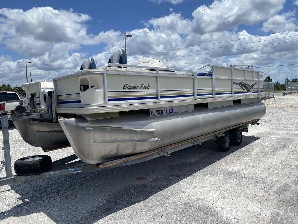 2002 Crest boat for sale, model of the boat is Super Fish 22 & Image # 1 of 9