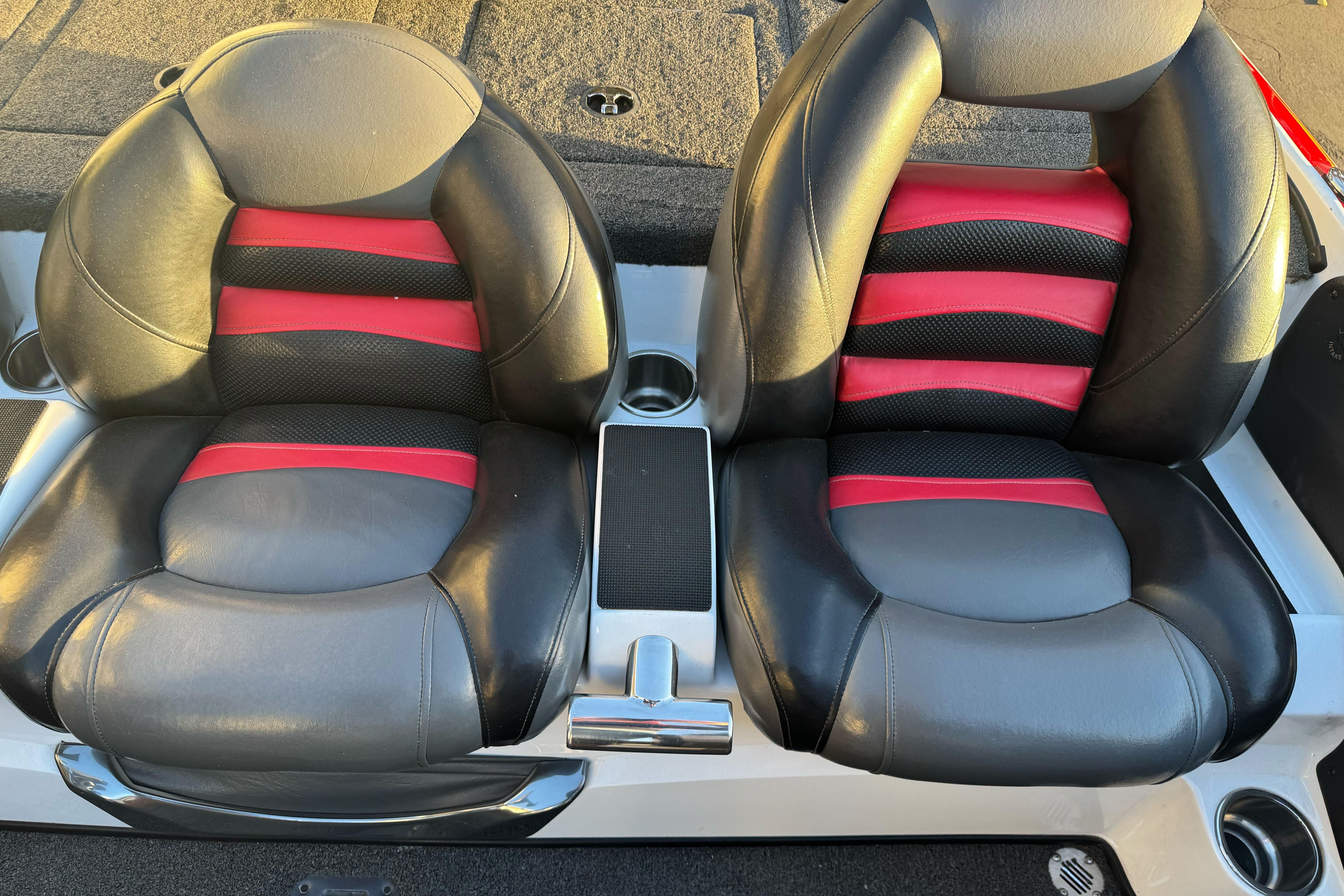 2011 Nitro Z-9 DC boat seats with black and red upholstery.