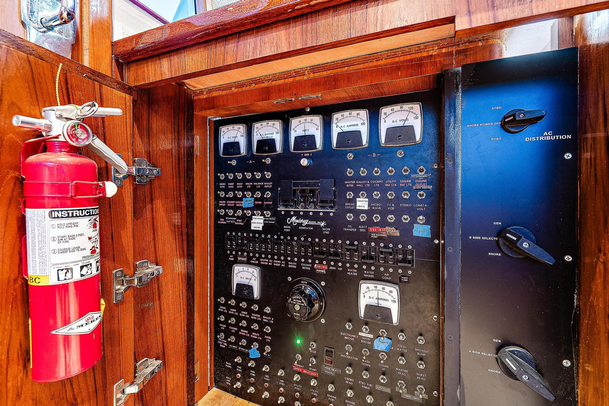 Monterey 58 REEL DEVOCEAN - Electrical Panel