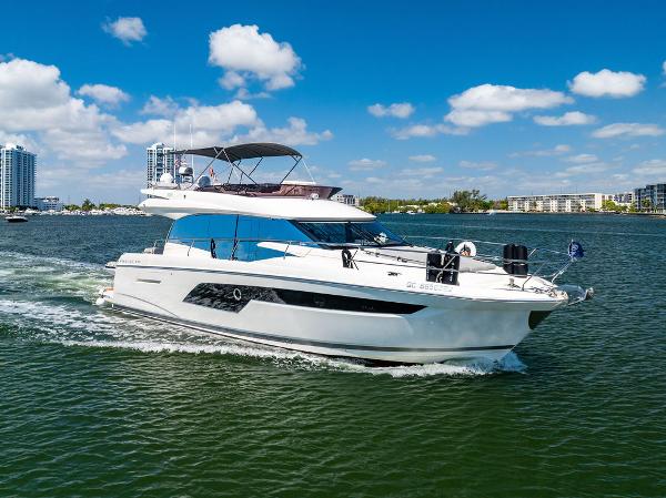 2023 Prestige 520 Fly