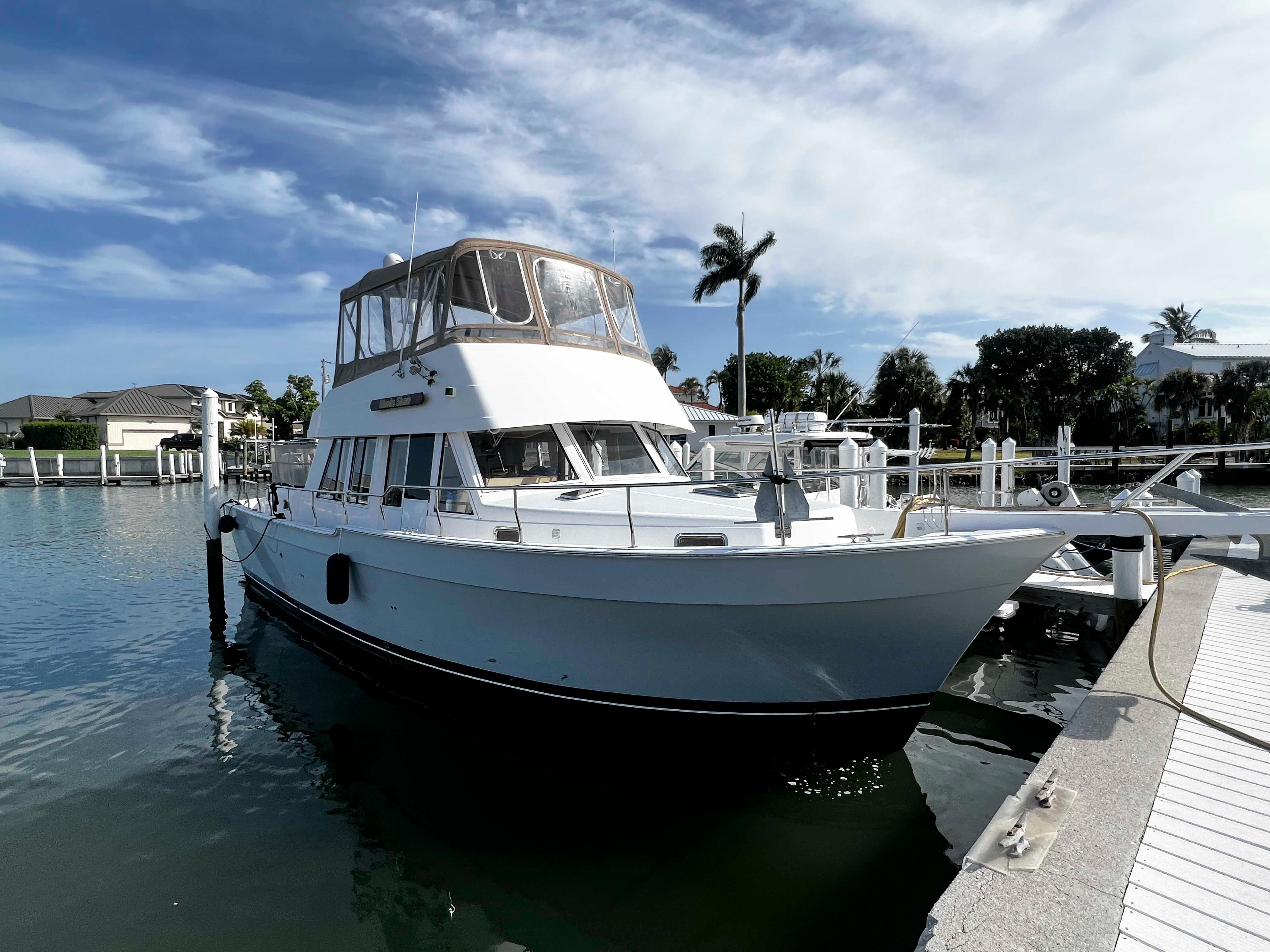  Knot 10 Yacht Sales