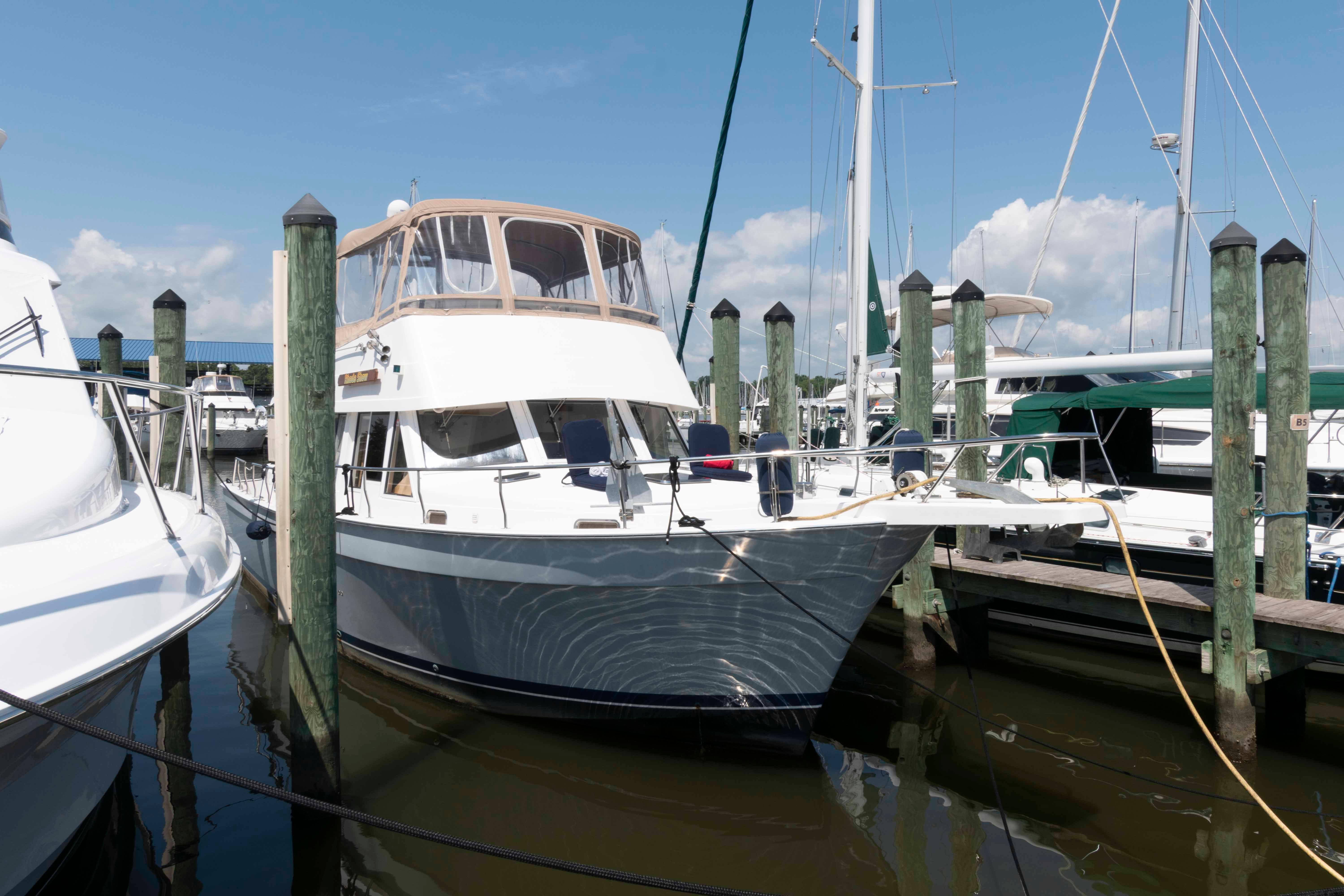  Knot 10 Yacht Sales
