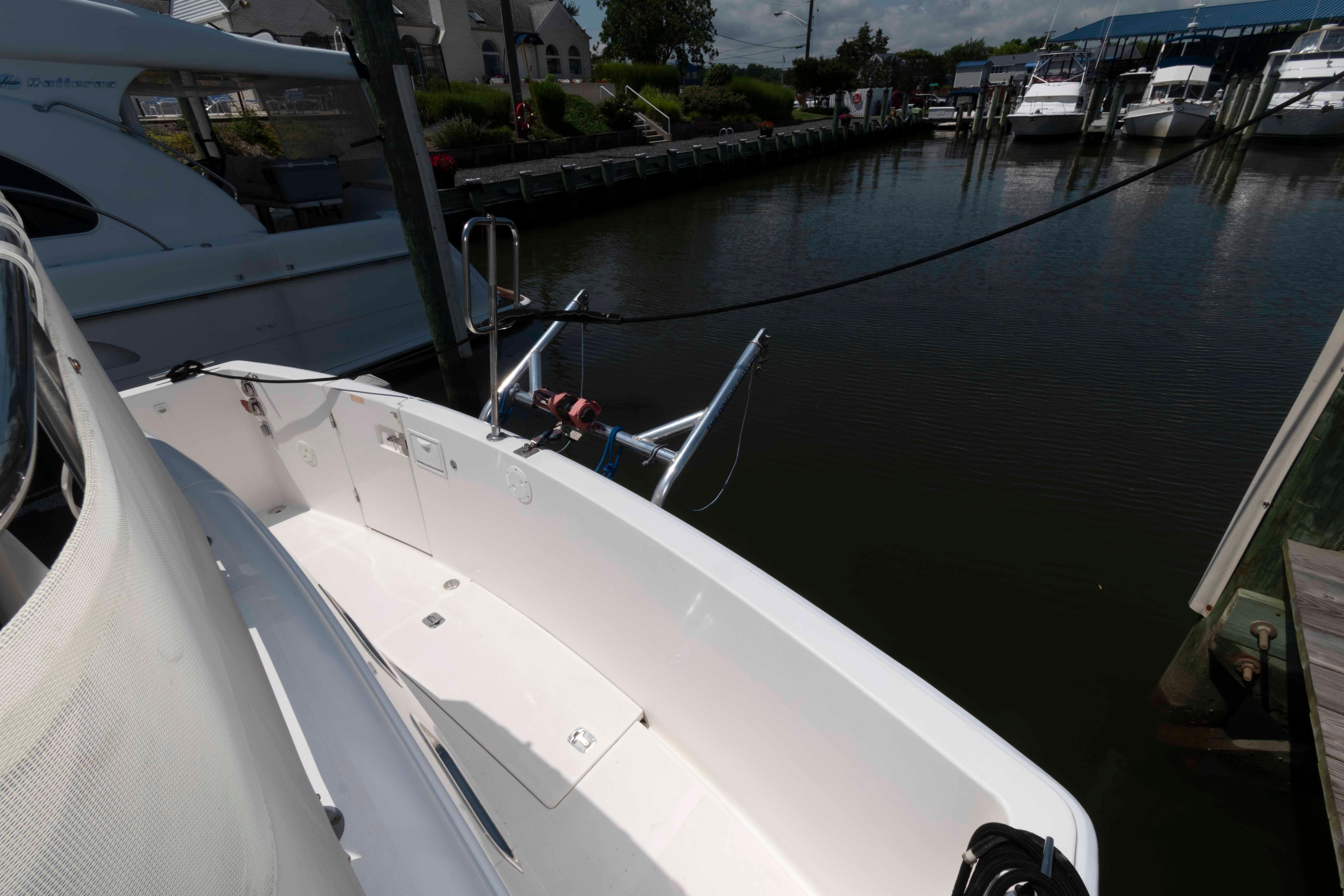  Knot 10 Yacht Sales